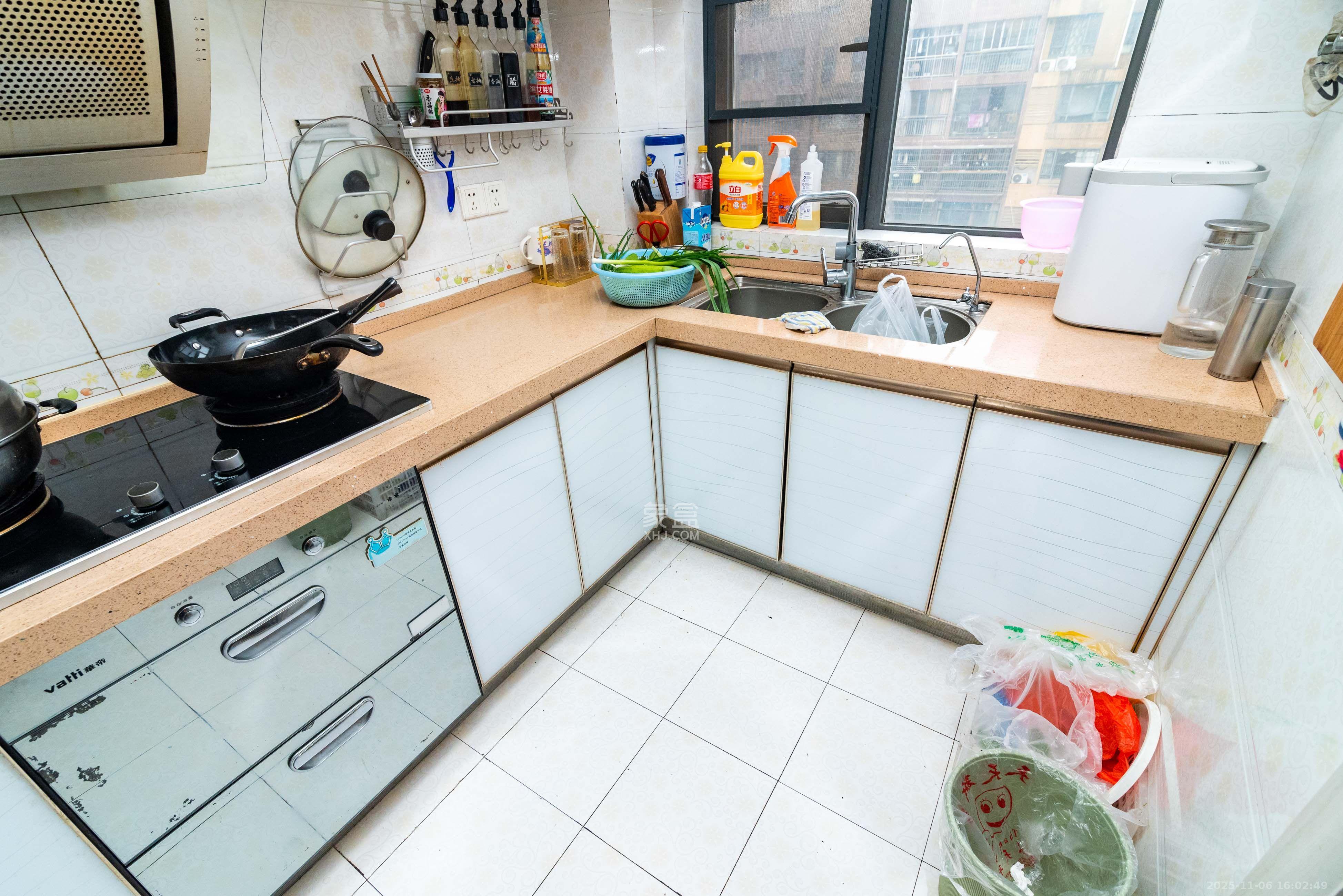 英祥春天  3室2厅2卫    2800.0元/月室内图