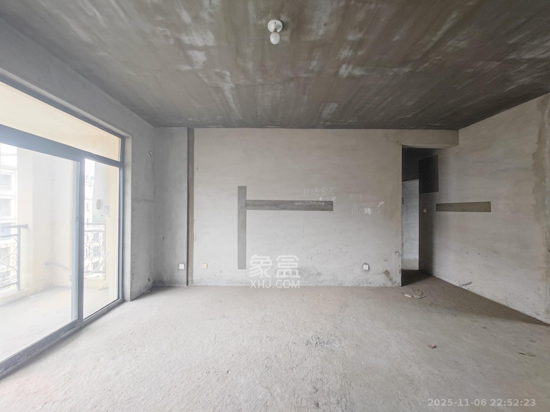 五矿万境园  4室2厅2卫    175.0万客厅