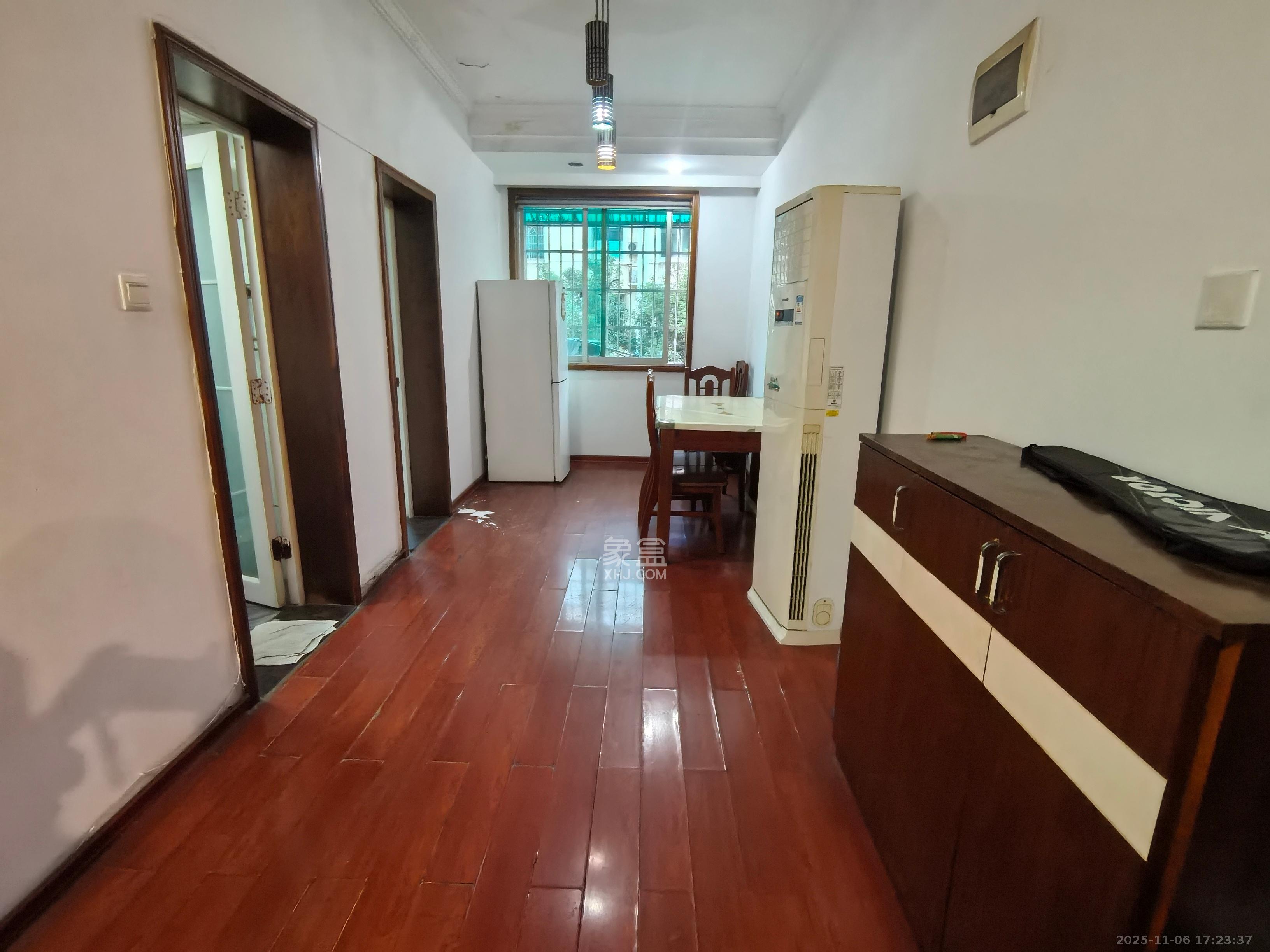 中南汽车世界  2室2厅1卫    1200.0元/月室内图