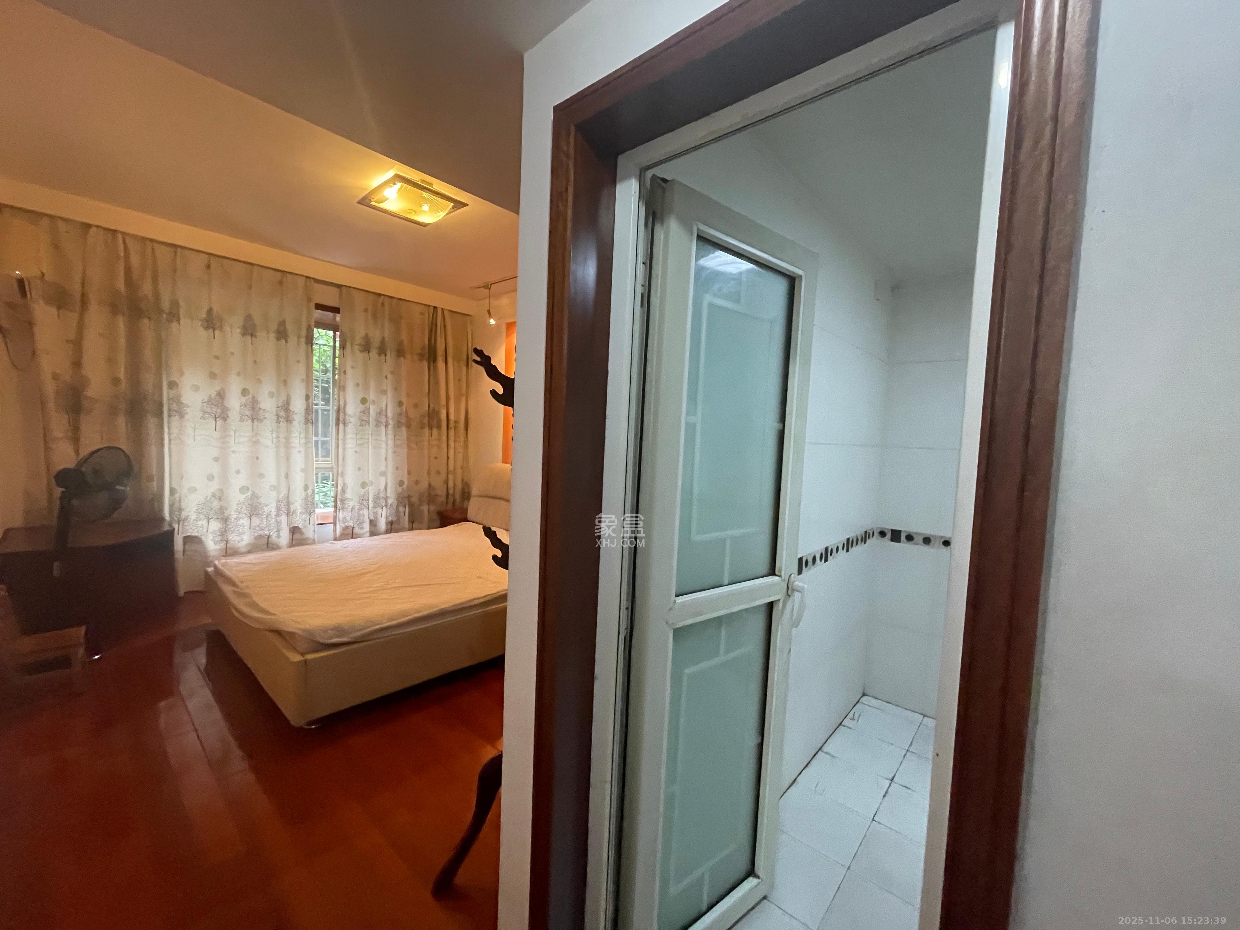 晶鑫小区  3室2厅1卫    2500.0元/月室内图