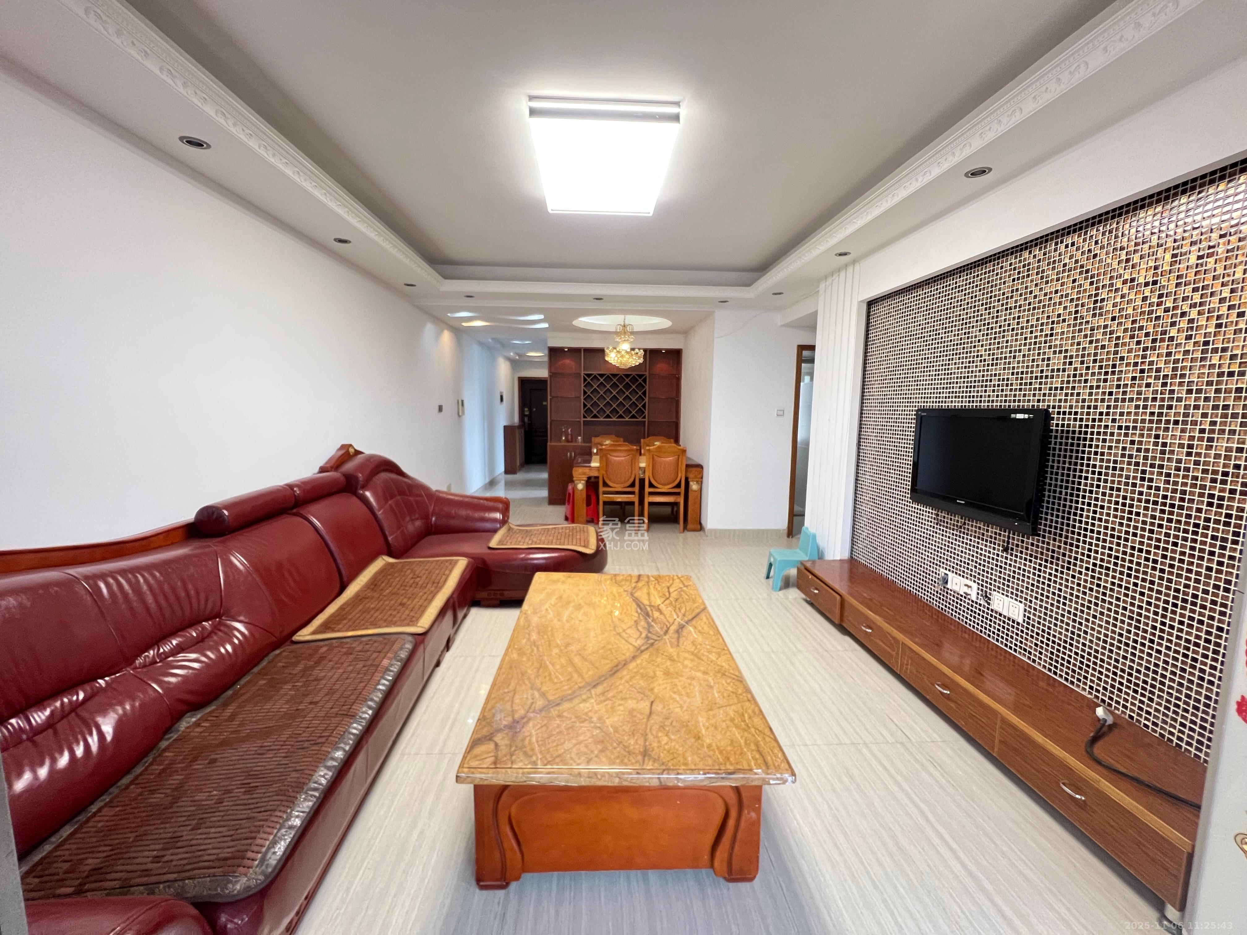 运通尊苑  3室2厅2卫    2700.0元/月