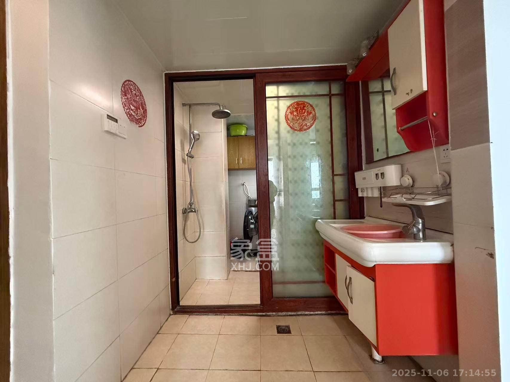 山水华景  3室2厅1卫    2400.0元/月室内图