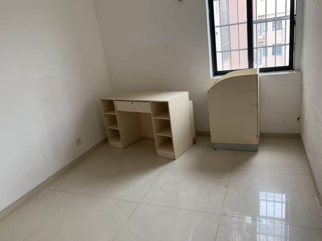 名仕华府  1室2厅1卫    1800.0元/月