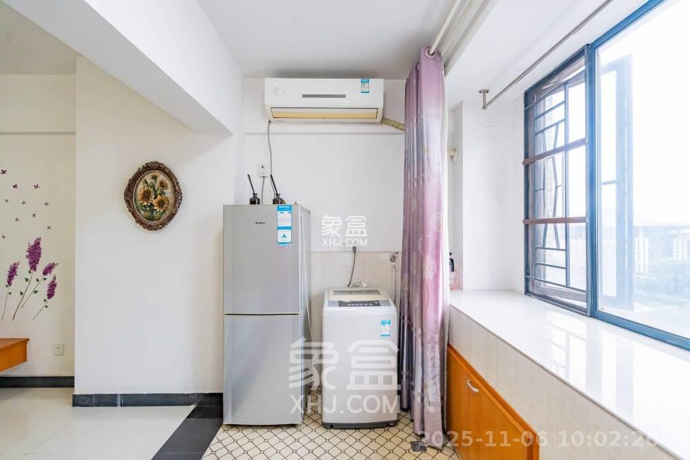 观园国际公寓  1室1厅1卫    1800.0元/月室内图