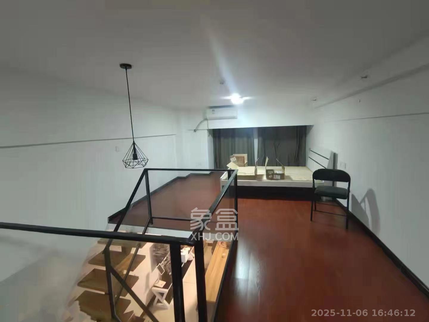 华润置地广场二期  1室1厅1卫    1800.0元/月