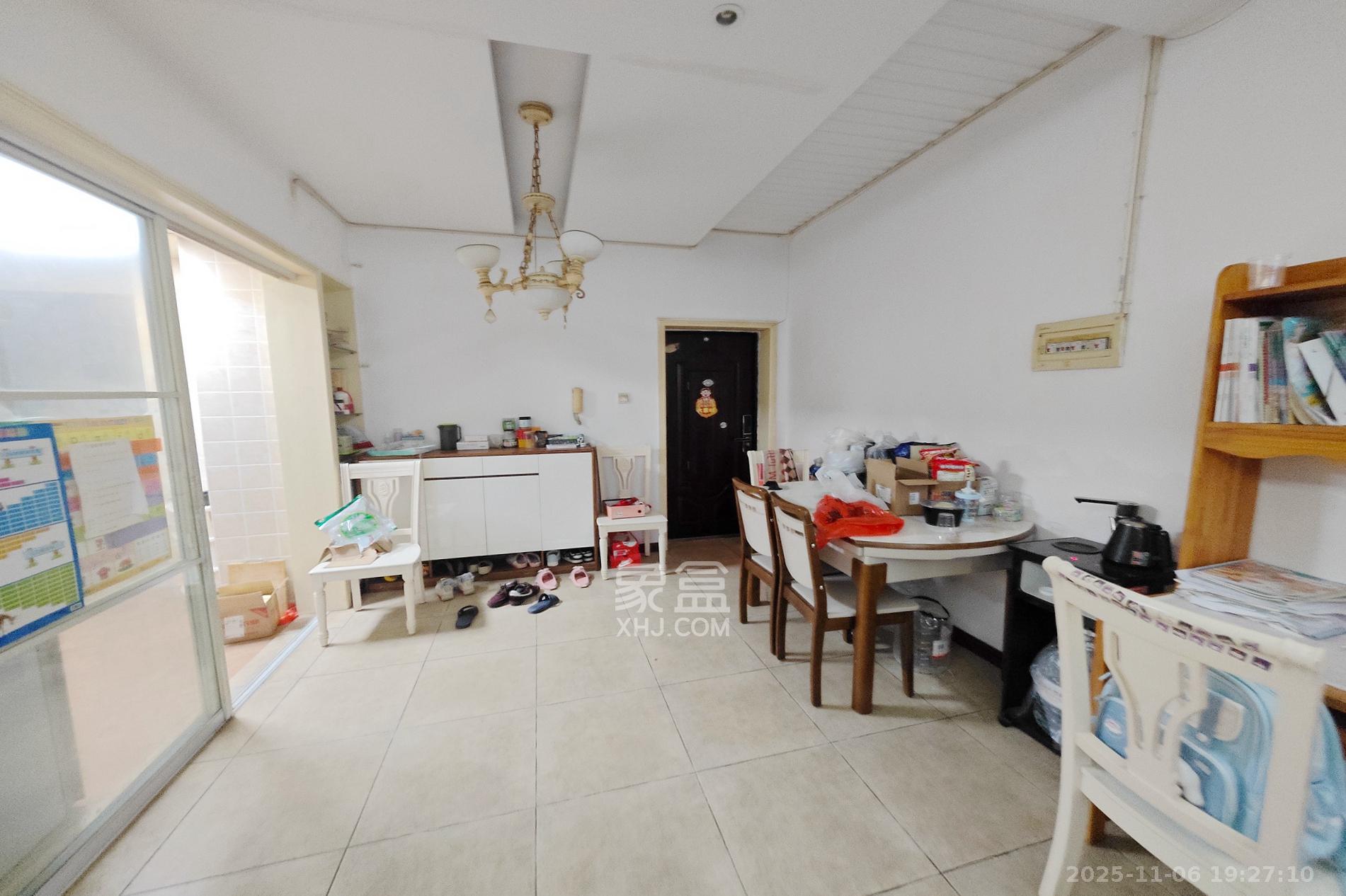 城南郡  3室2厅1卫    92.0万客厅