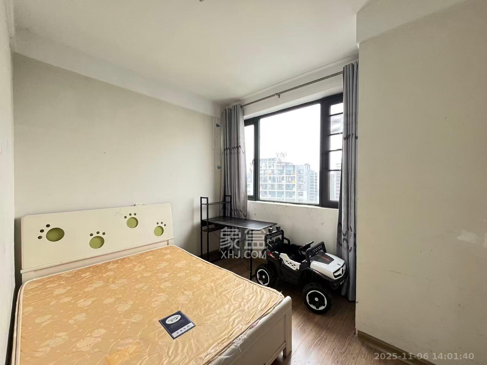 阳光100三期  3室2厅2卫    2500.0元/月室内图