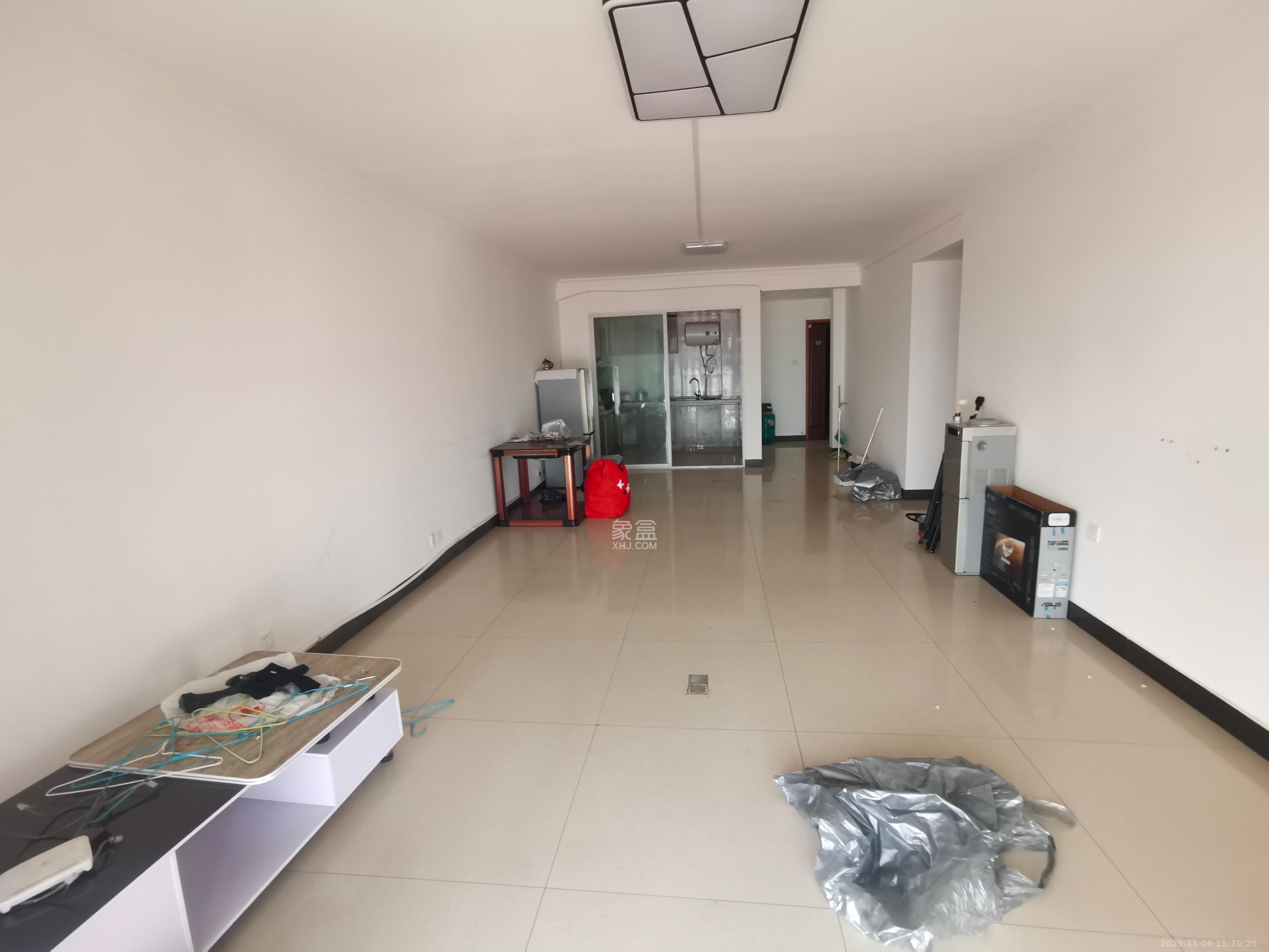 高桥现代商贸城  3室1厅1卫    3000.0元/月室内图