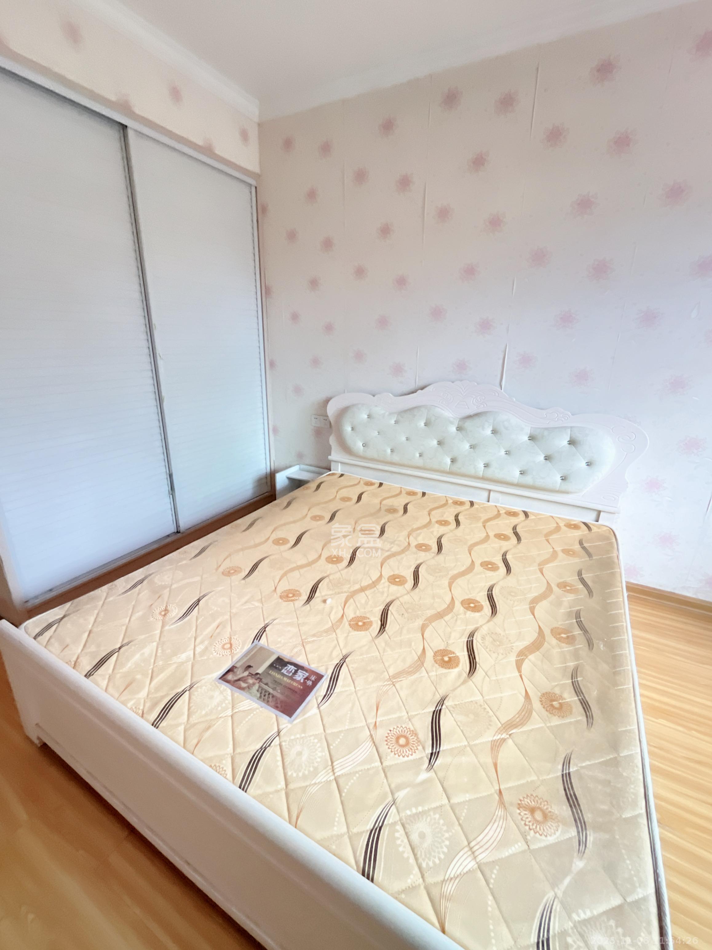 湘华小区 2室2厅1卫 1800.0元/月 湘华小区 2室2厅1卫 1800.0元/月室内图