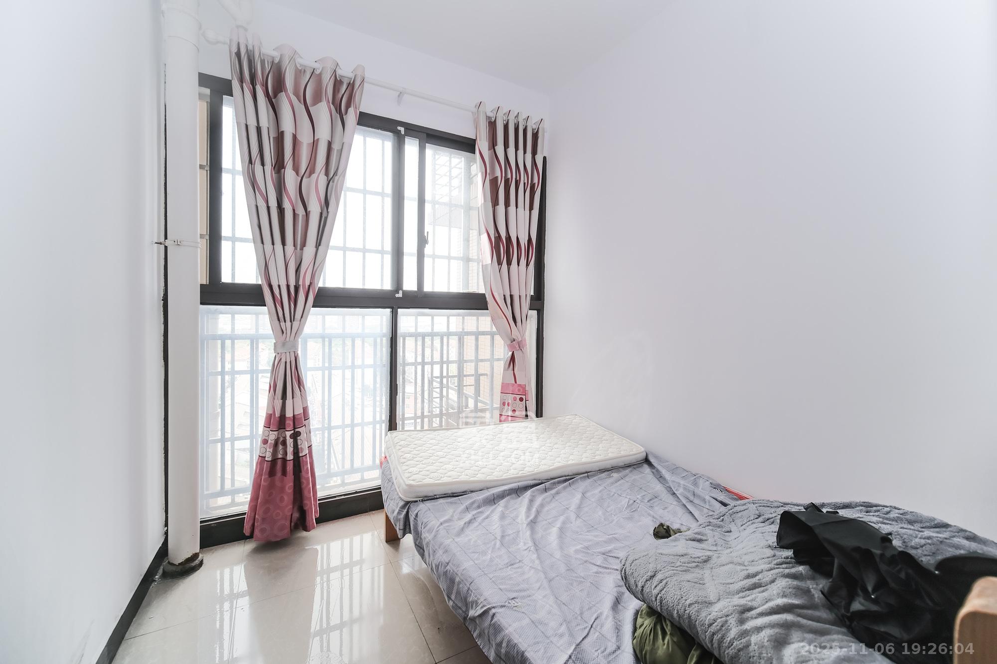 盛地春天里  3室2厅1卫    49.8万卧室