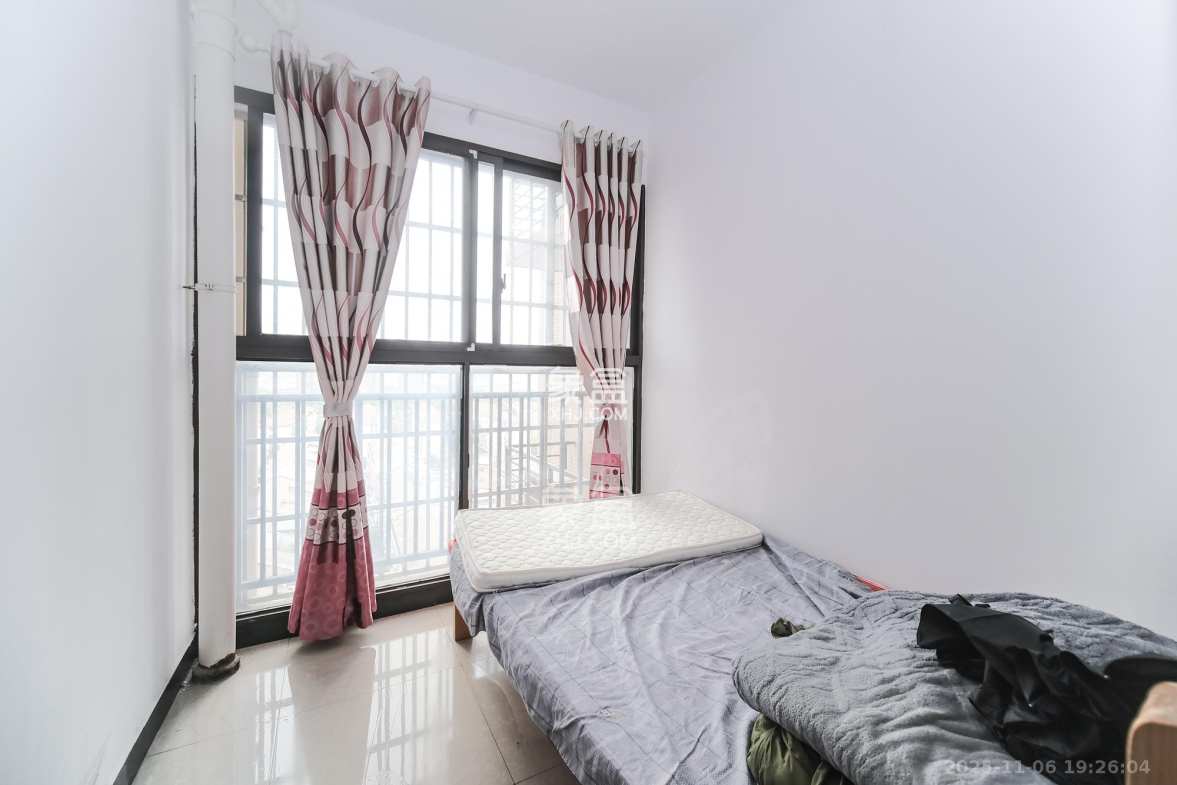 盛地春天里 3室2厅1卫 49.8万 盛地春天里 3室2厅1卫 49.8万卧室