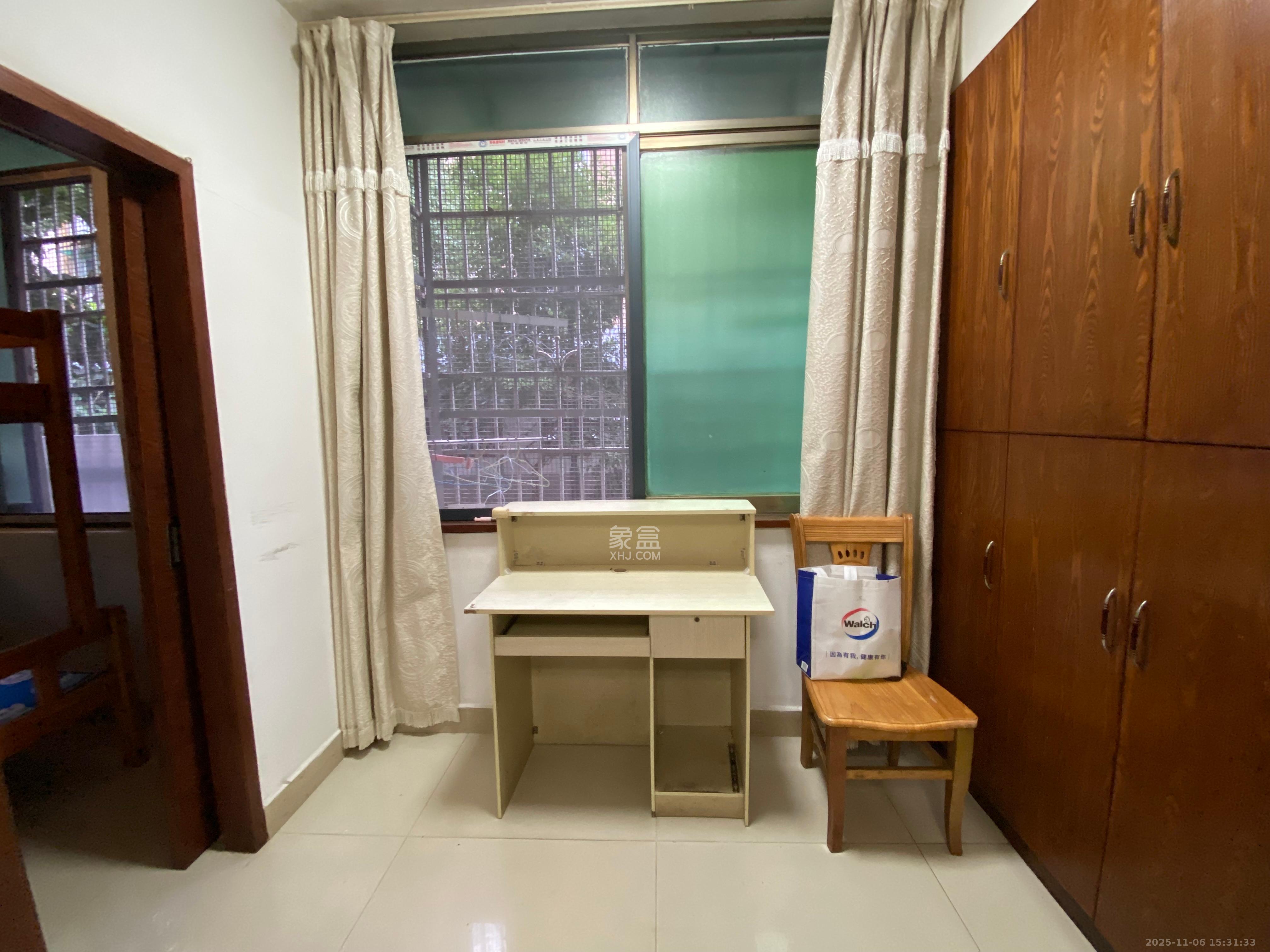 仰天湖1、2村  3室1厅1卫    1800.0元/月室内图