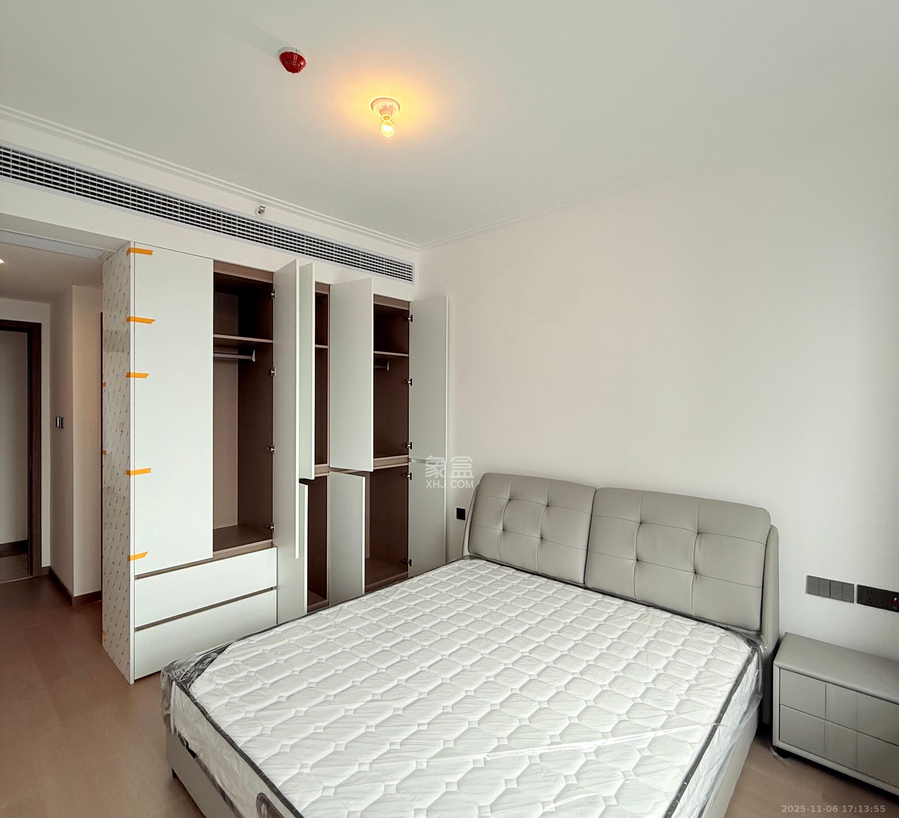 绿地V岛  4室2厅2卫    4500.0元/月室内图