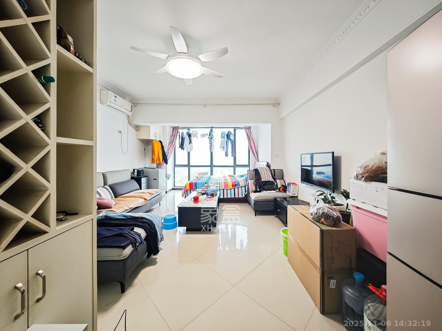 极目楚天  1室0厅0卫    27.0万客厅