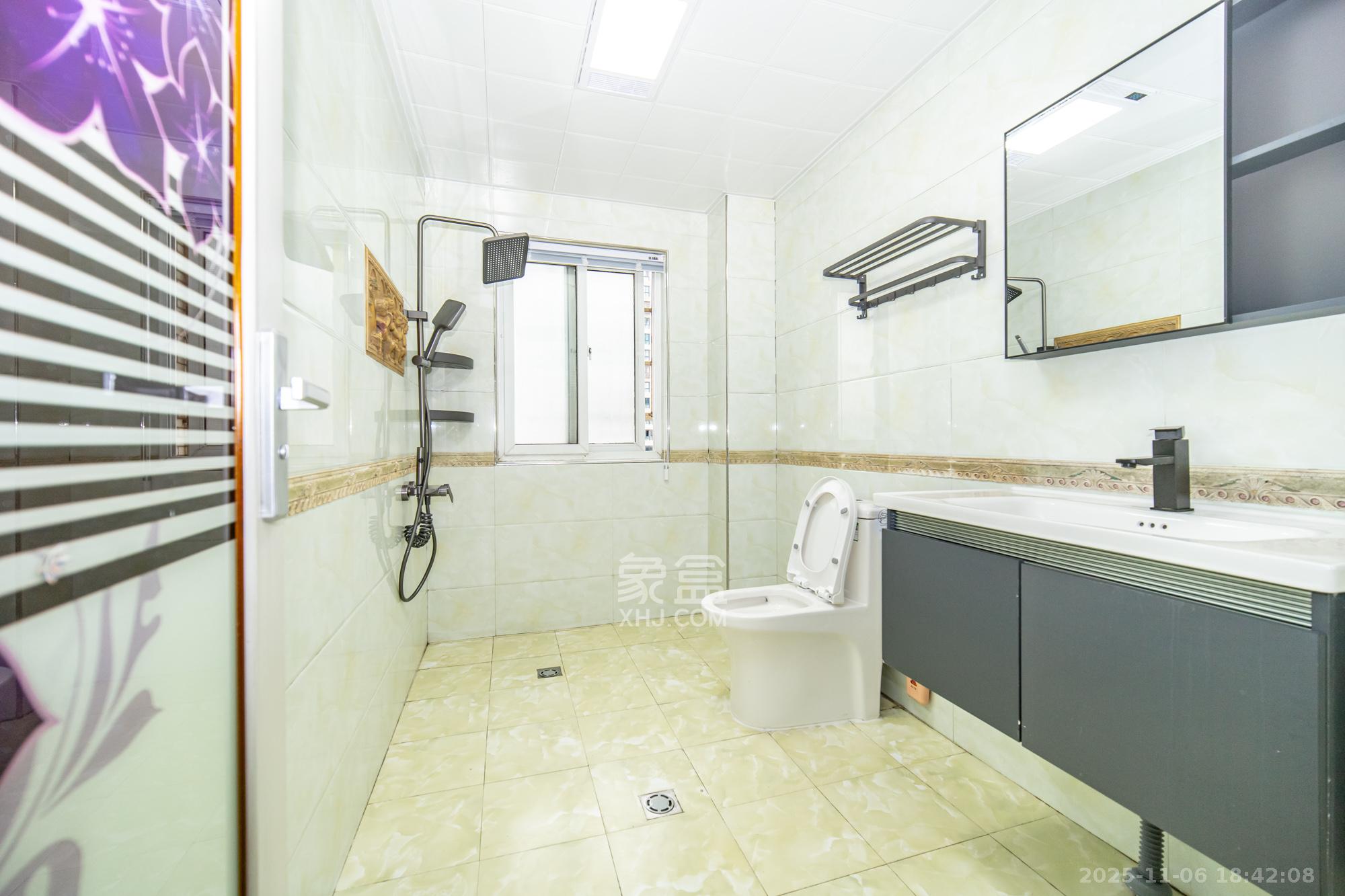 楚天世纪城东苑 3室2厅2卫 79.8万 楚天世纪城东苑 3室2厅2卫 79.8万卫生间