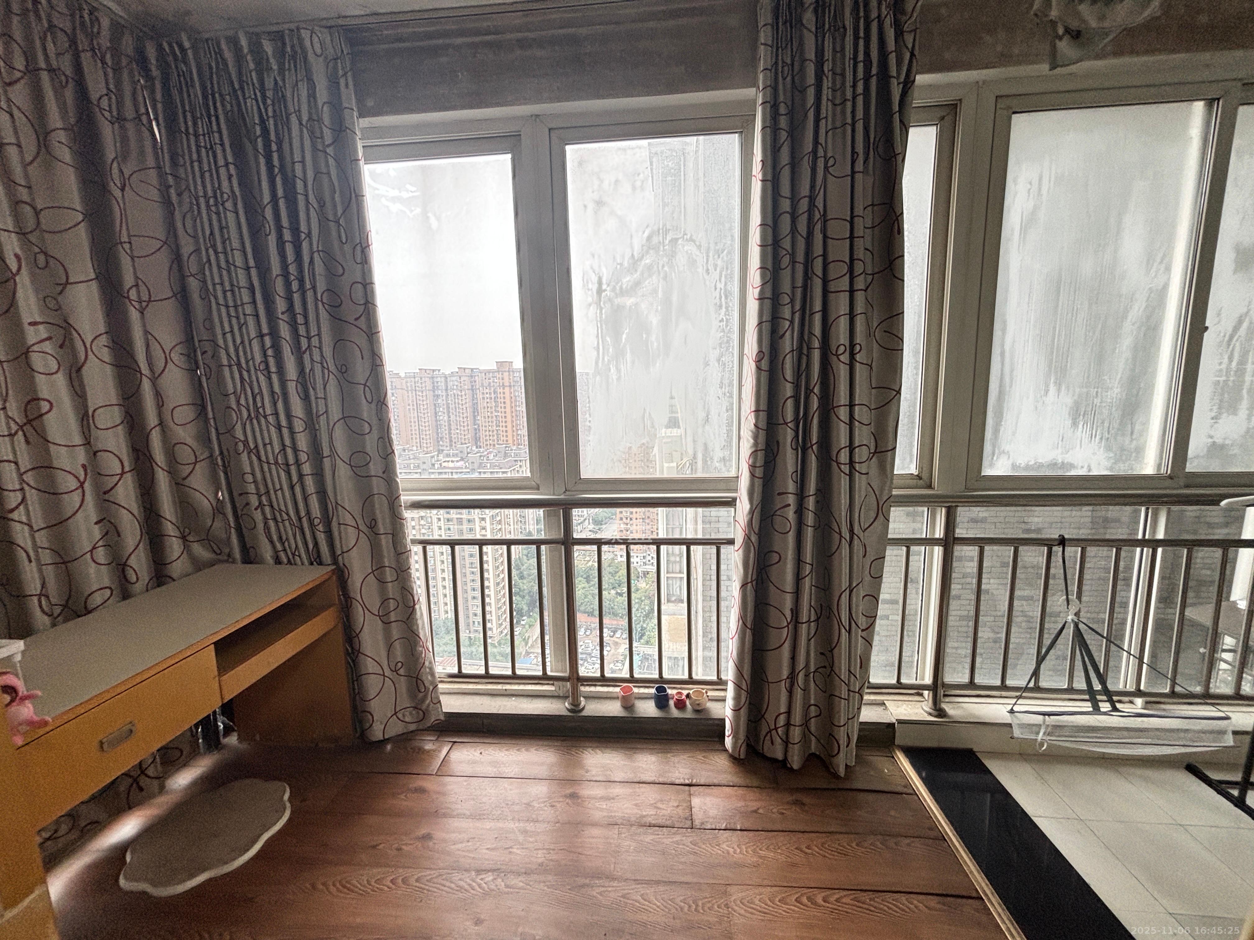 新芙蓉之都  1室1厅1卫    1800.0元/月室内图