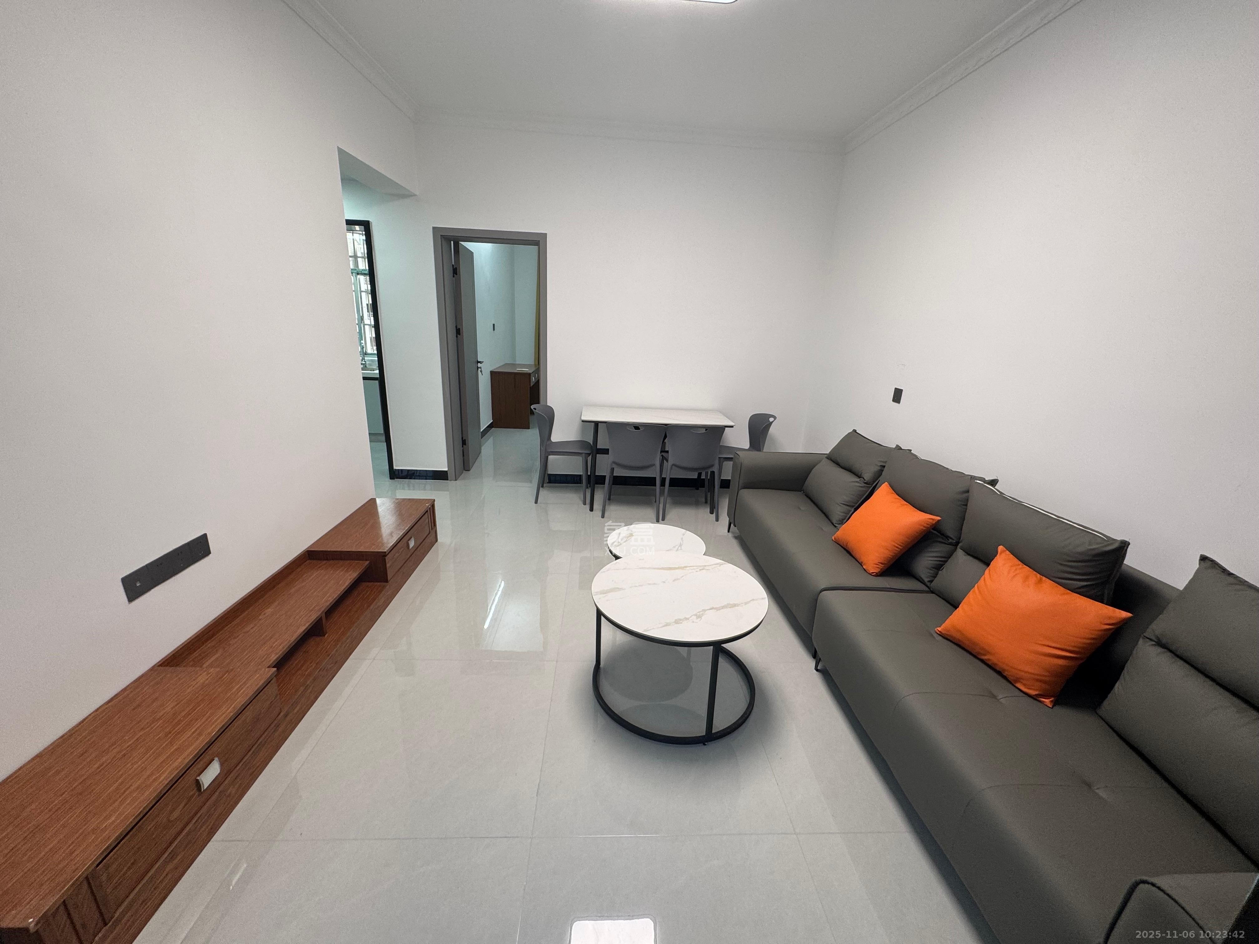 湖商住宅楼 2室2厅1卫 2500.0元/月 湖商住宅楼 2室2厅1卫 2500.0元/月室内图