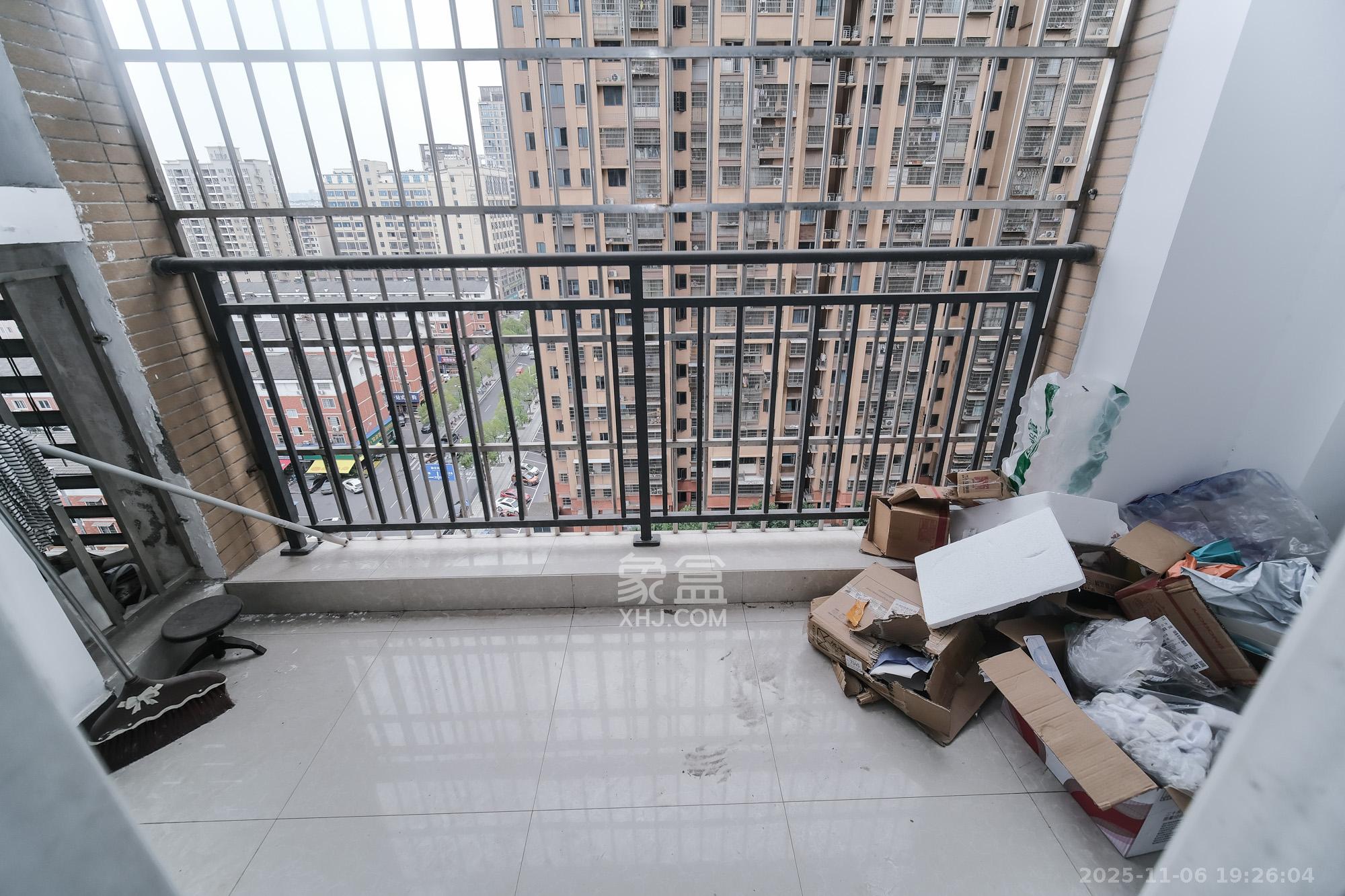 盛地春天里  3室2厅1卫    49.8万阳台