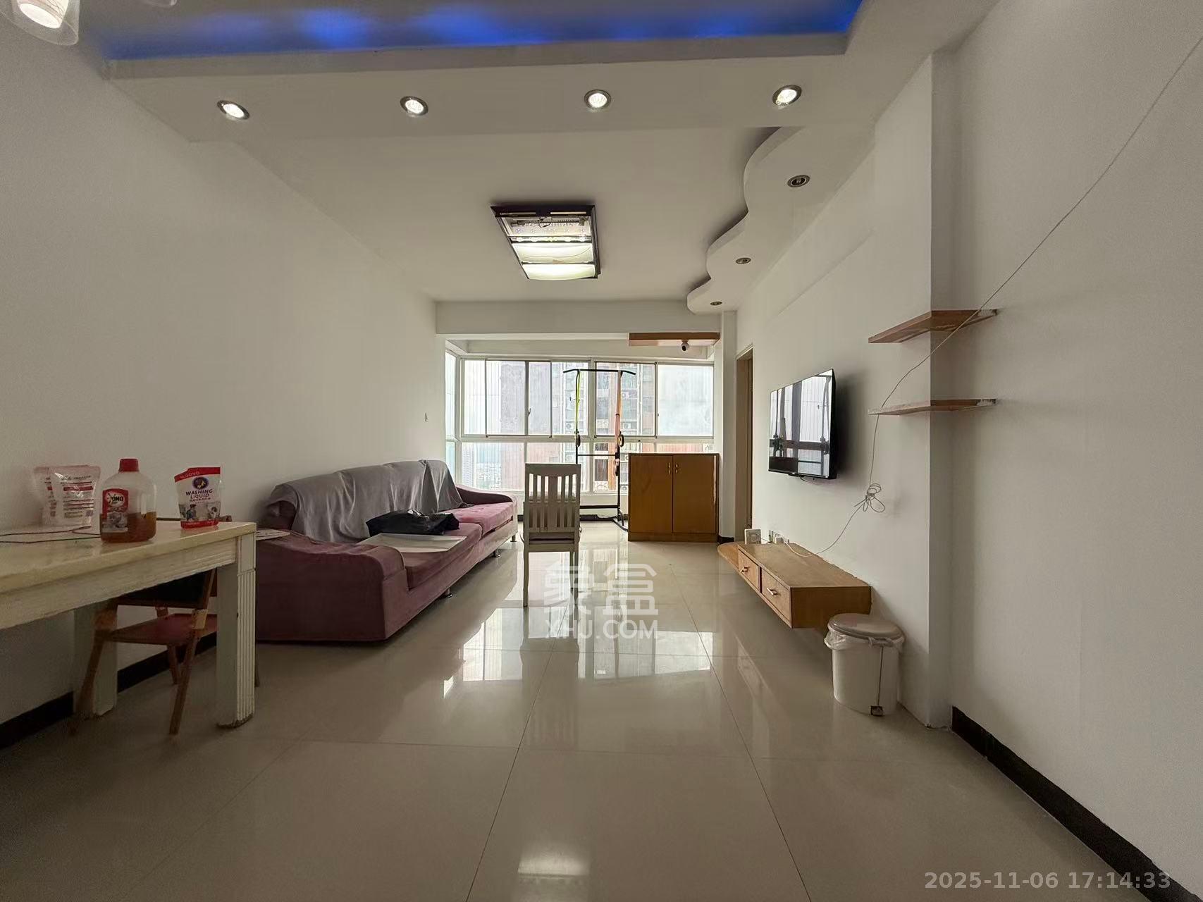 山水华景 3室2厅1卫 2400.0元/月 山水华景 3室2厅1卫 2400.0元/月室内图