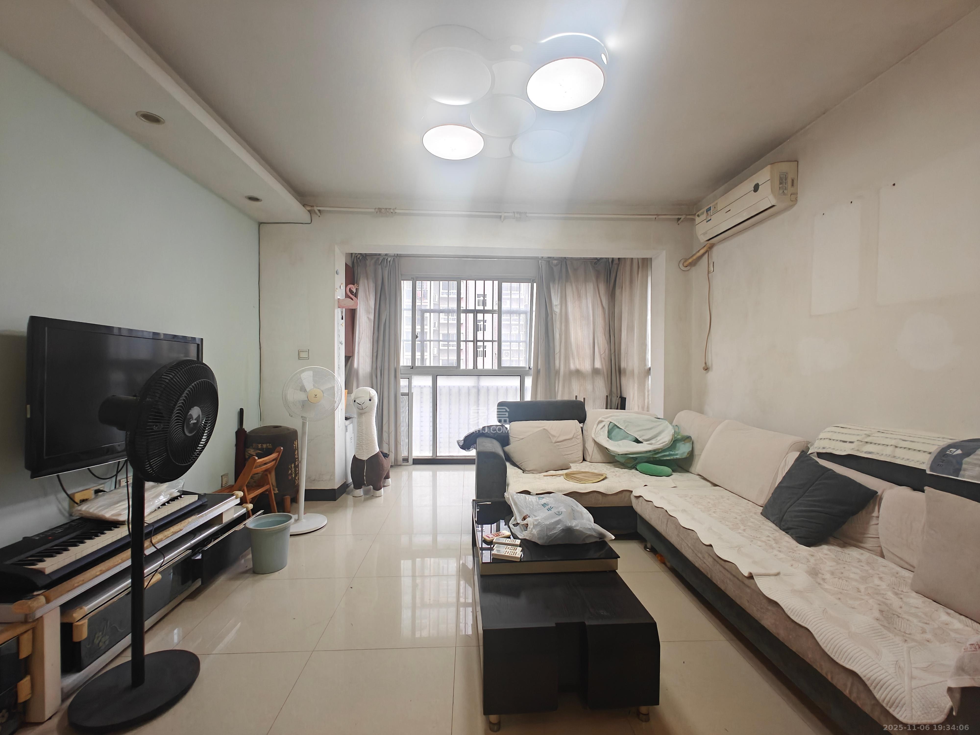 嘉盛华庭（一期、二期、三期）  3室1厅1卫    2500.0元/月