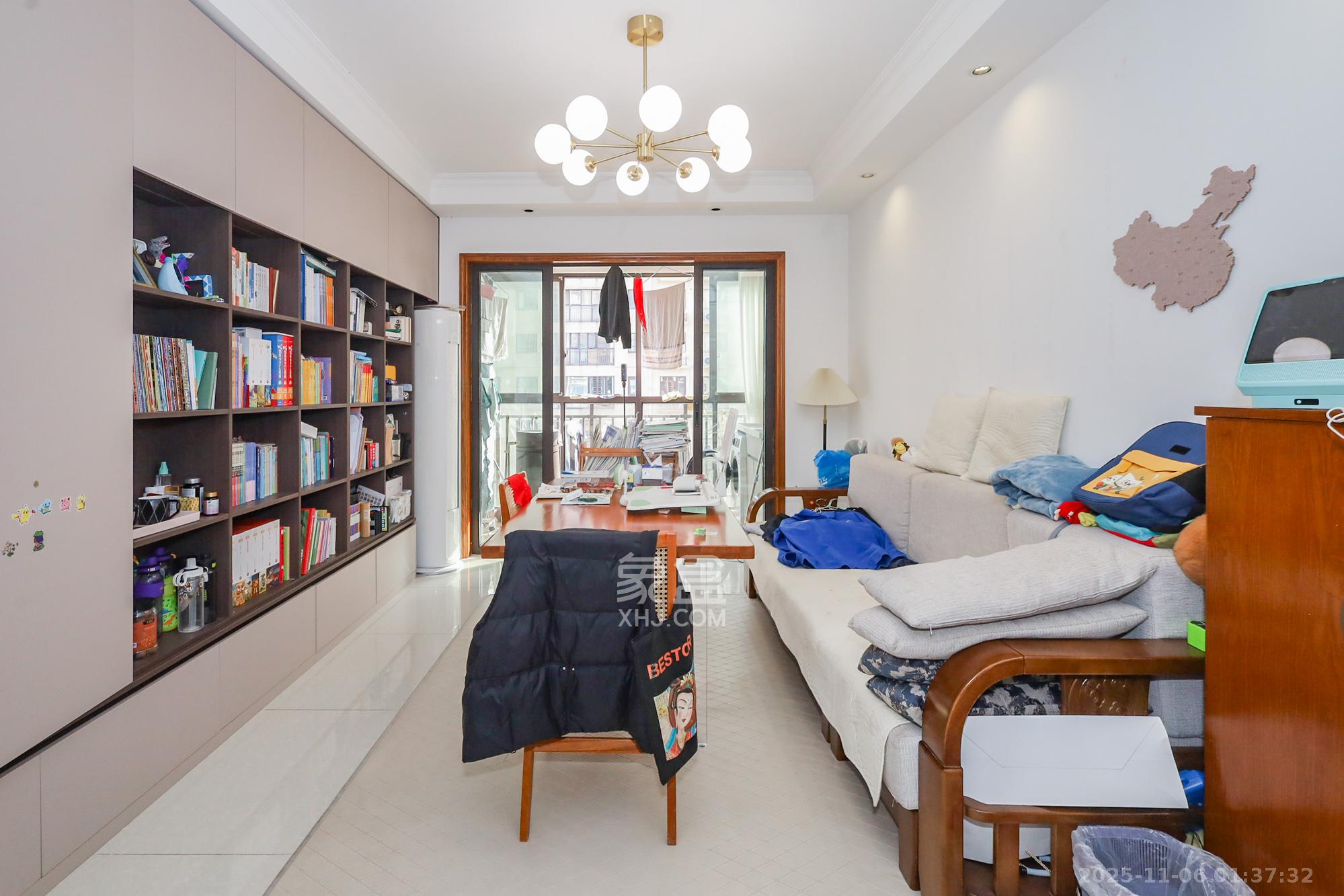 钰龙天下二期(钰龙佳园) 3室2厅1卫 235.0万 钰龙天下二期(钰龙佳园) 3室2厅1卫 235.0万客厅