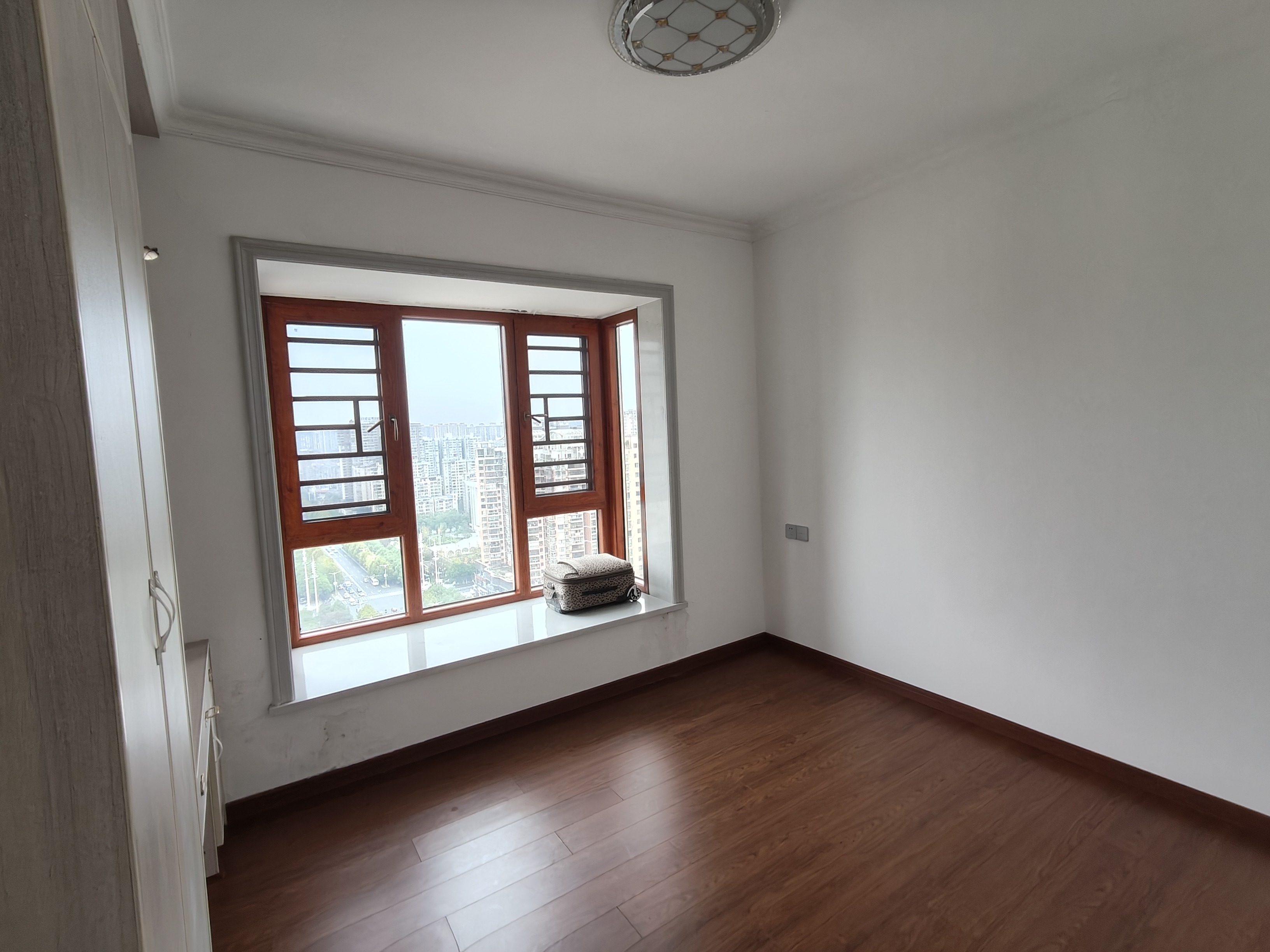 尚书房 4室2厅2卫 3000.0元/月 尚书房 4室2厅2卫 3000.0元/月室内图