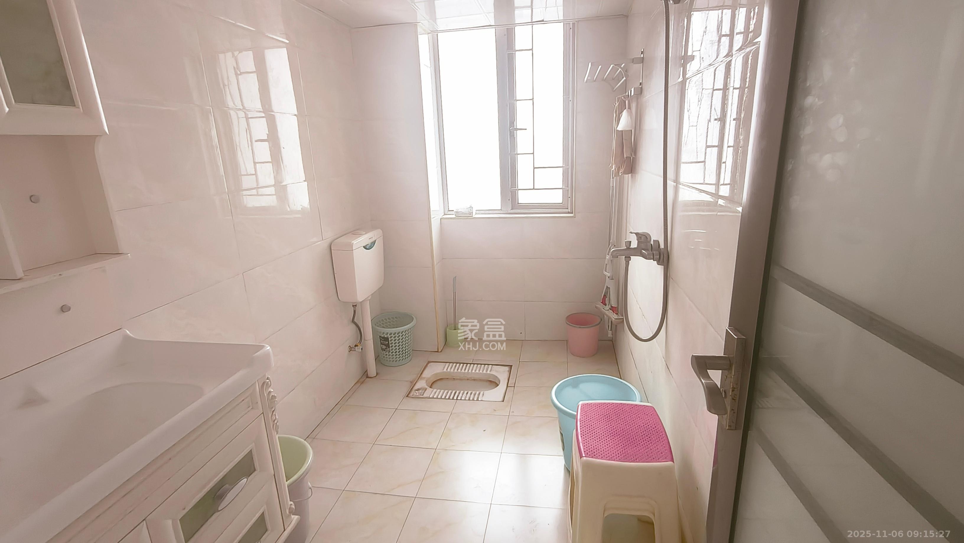 恒广国际景园一二区 1室2厅1卫 2000.0元/月 恒广国际景园一二区 1室2厅1卫 2000.0元/月室内图