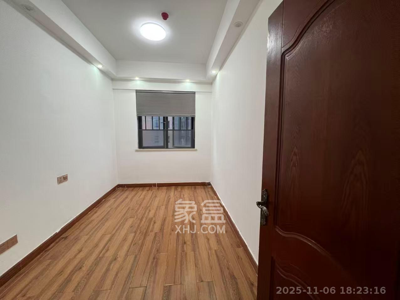 京武浪琴山一、二期  2室1厅1卫    3200.0元/月室内图