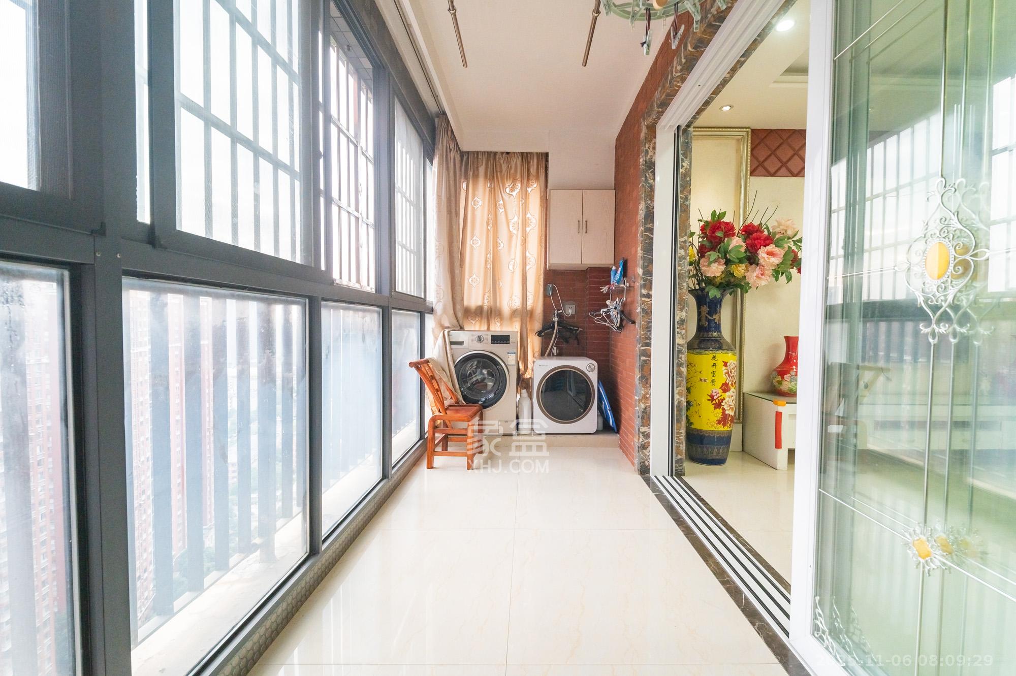 华润凤凰城二期 5室2厅2卫 109.8万 华润凤凰城二期 5室2厅2卫 109.8万阳台