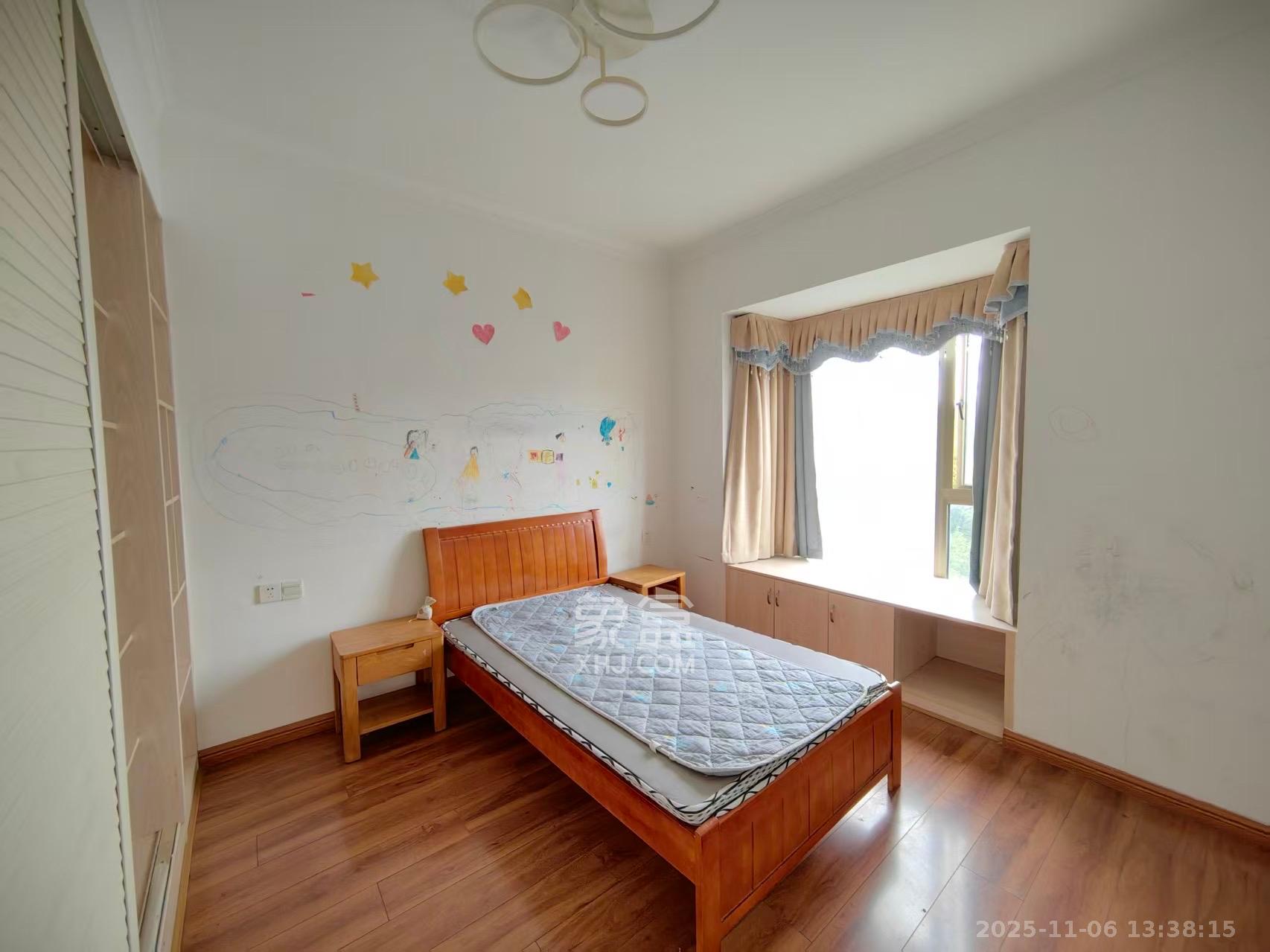 岳泰理想城  3室2厅2卫    2600.0元/月室内图