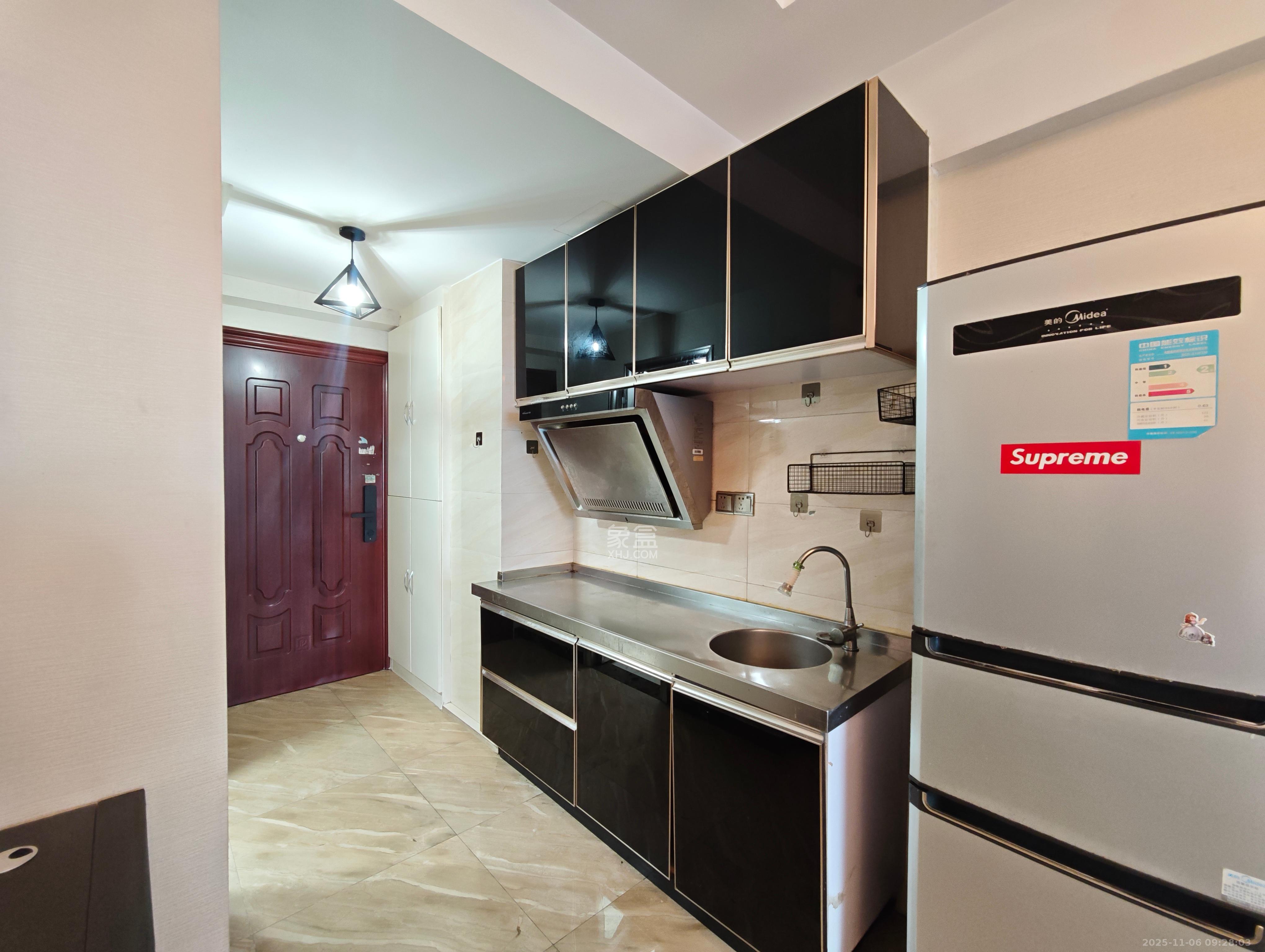 名富公寓  1室1厅1卫    2000.0元/月室内图