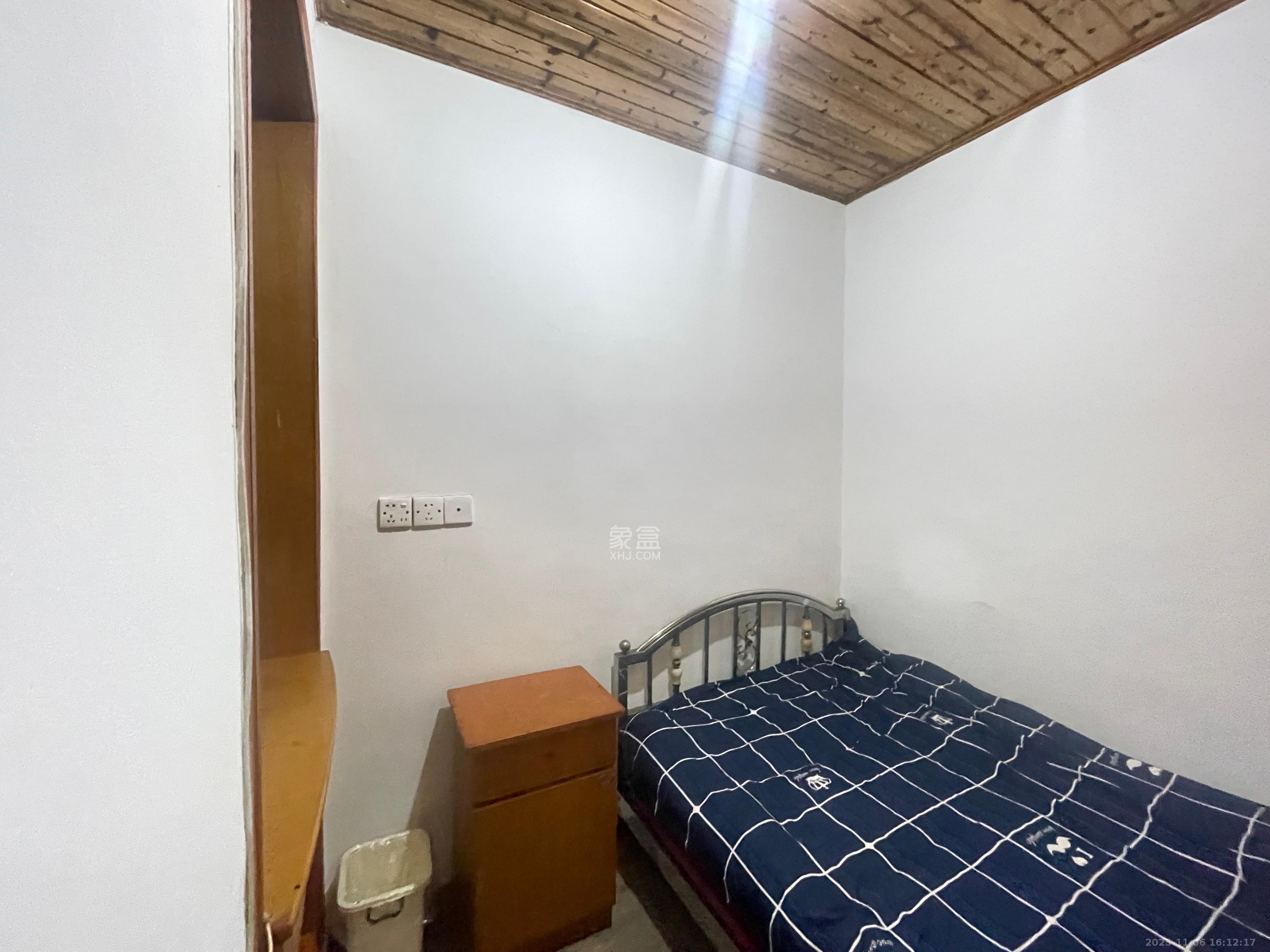 红旗区二片 3室1厅1卫 2000.0元/月 红旗区二片 3室1厅1卫 2000.0元/月室内图