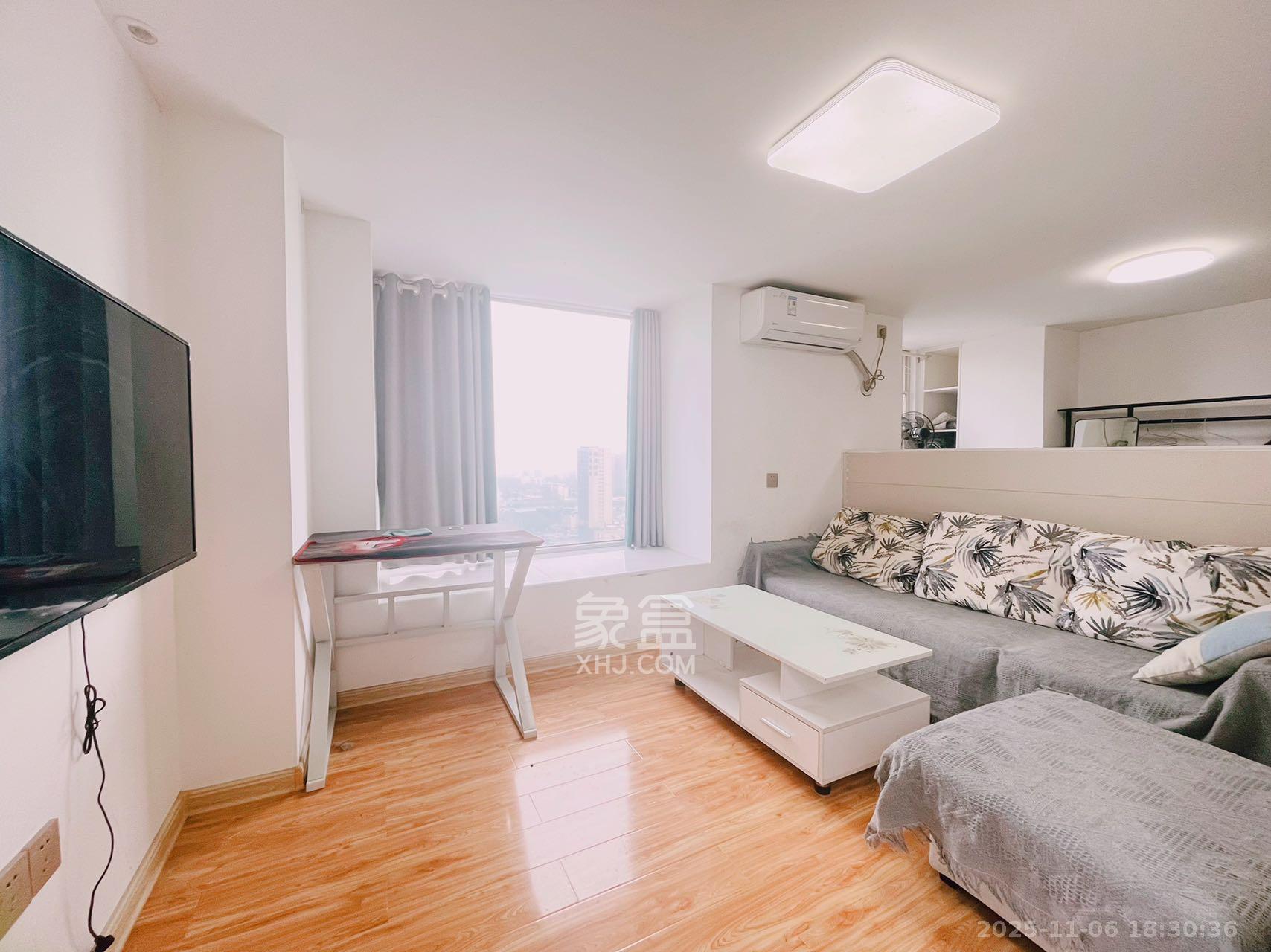 芙蓉万国城MOMA（卓越汇富苑）  3室1厅1卫    2000.0元/月