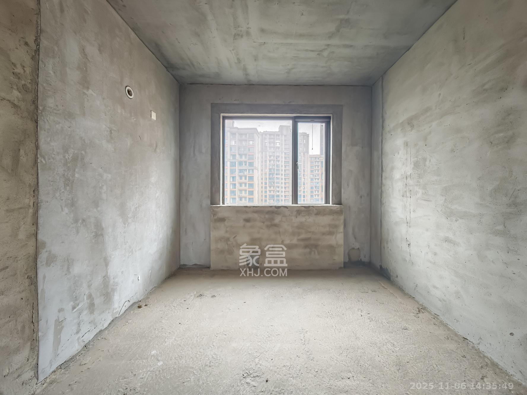 湘诚德峰小区C区  5室2厅2卫    115.0万卧室