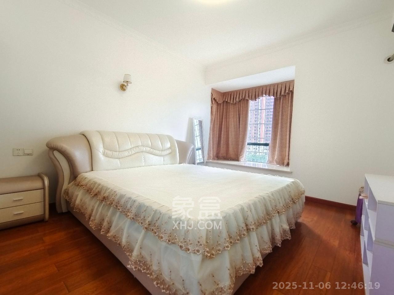 绿洲花园  3室2厅2卫    3000.0元/月室内图