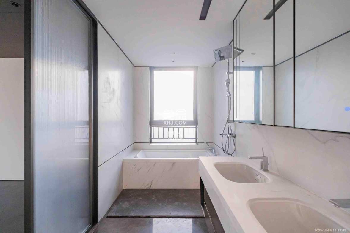 万科瑧湾汇 4室2厅3卫 15000.0元/月 万科瑧湾汇 4室2厅3卫 15000.0元/月室内图