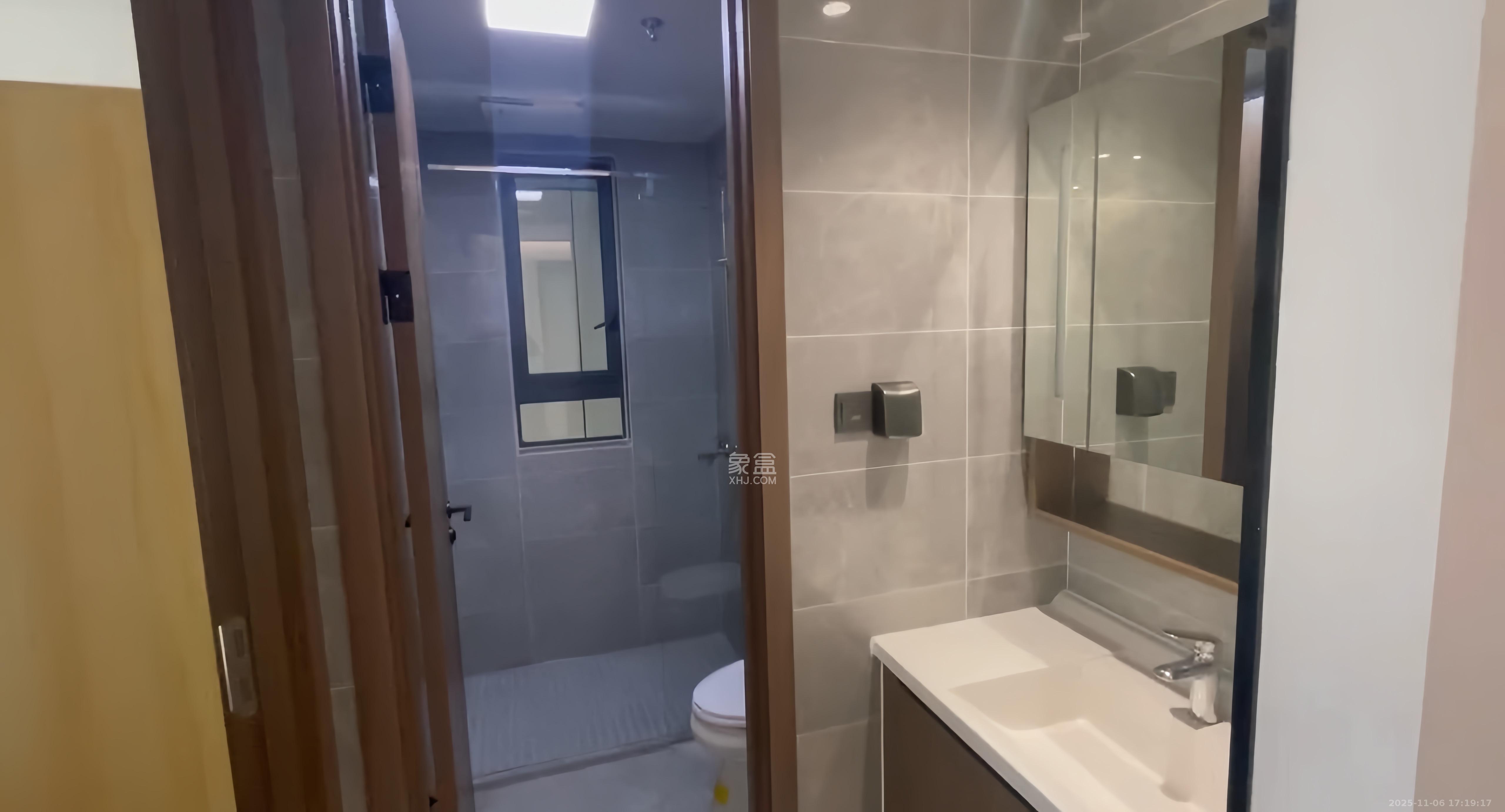 卓越中寰 3室2厅2卫 4200.0元/月 卓越中寰 3室2厅2卫 4200.0元/月室内图