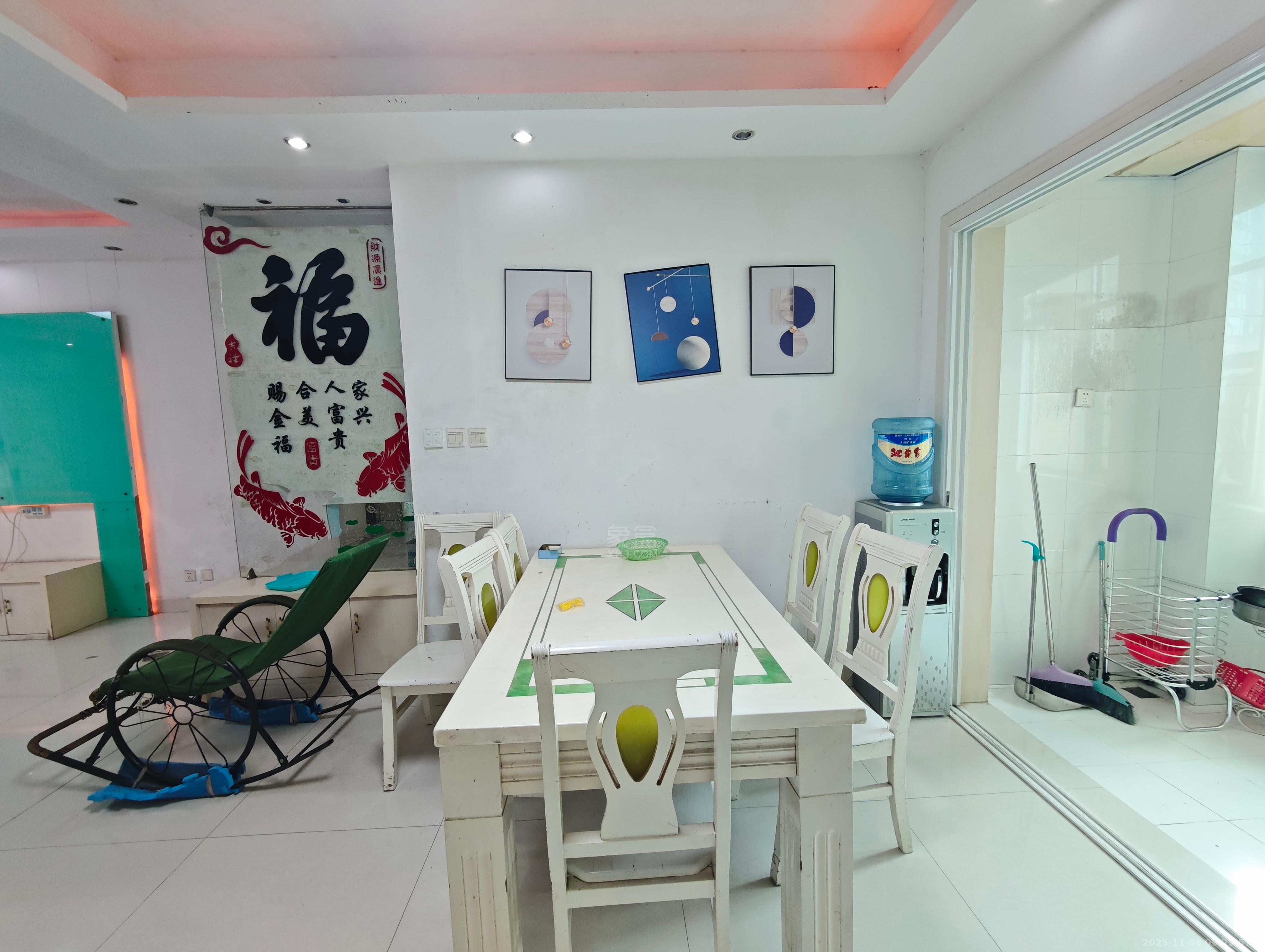 四季花园 3室2厅2卫 1600.0元/月 四季花园 3室2厅2卫 1600.0元/月室内图