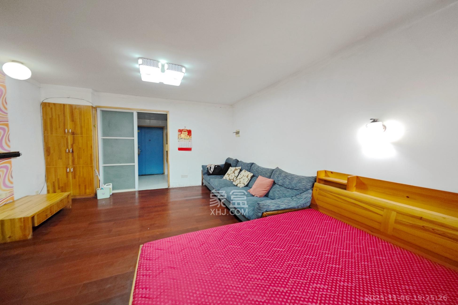 QQ生活馆  1室1厅1卫    23.5万卧室