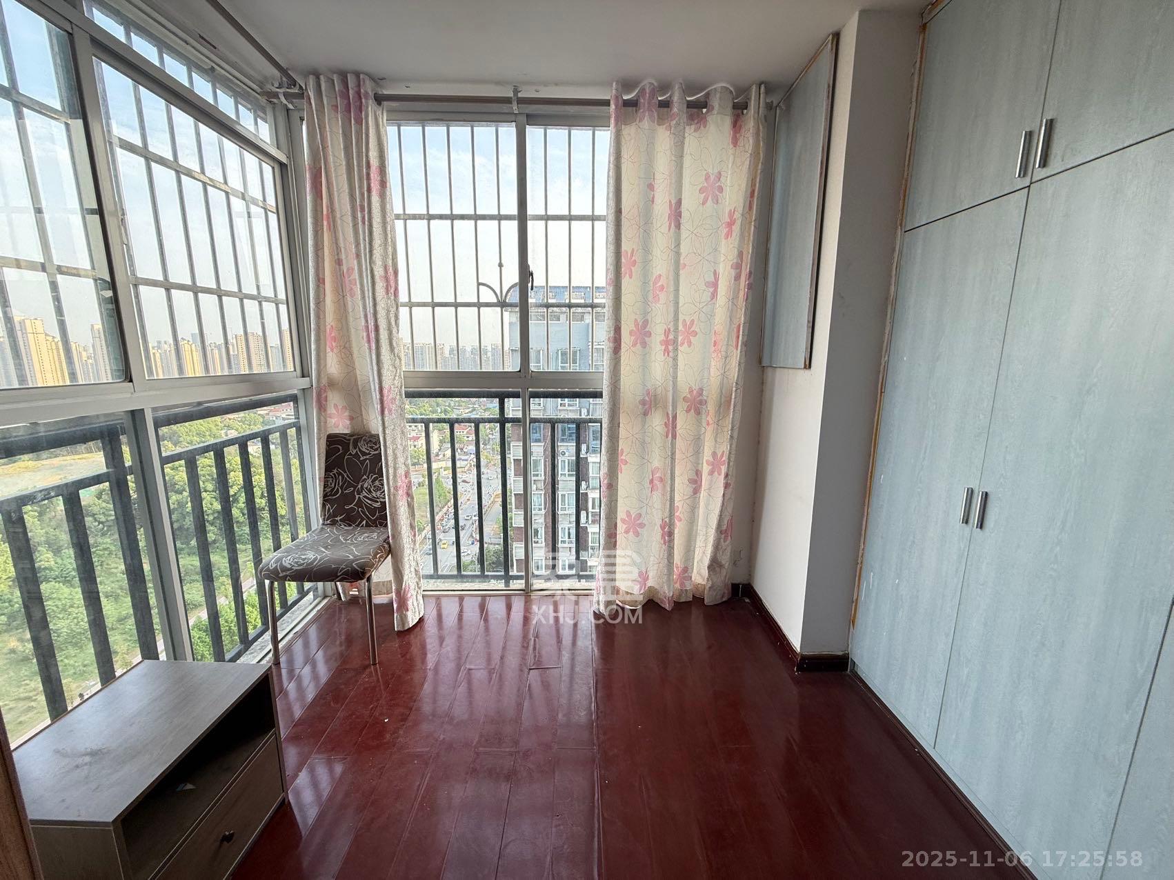 学府华庭 2室2厅1卫 1500.0元/月 学府华庭 2室2厅1卫 1500.0元/月室内图