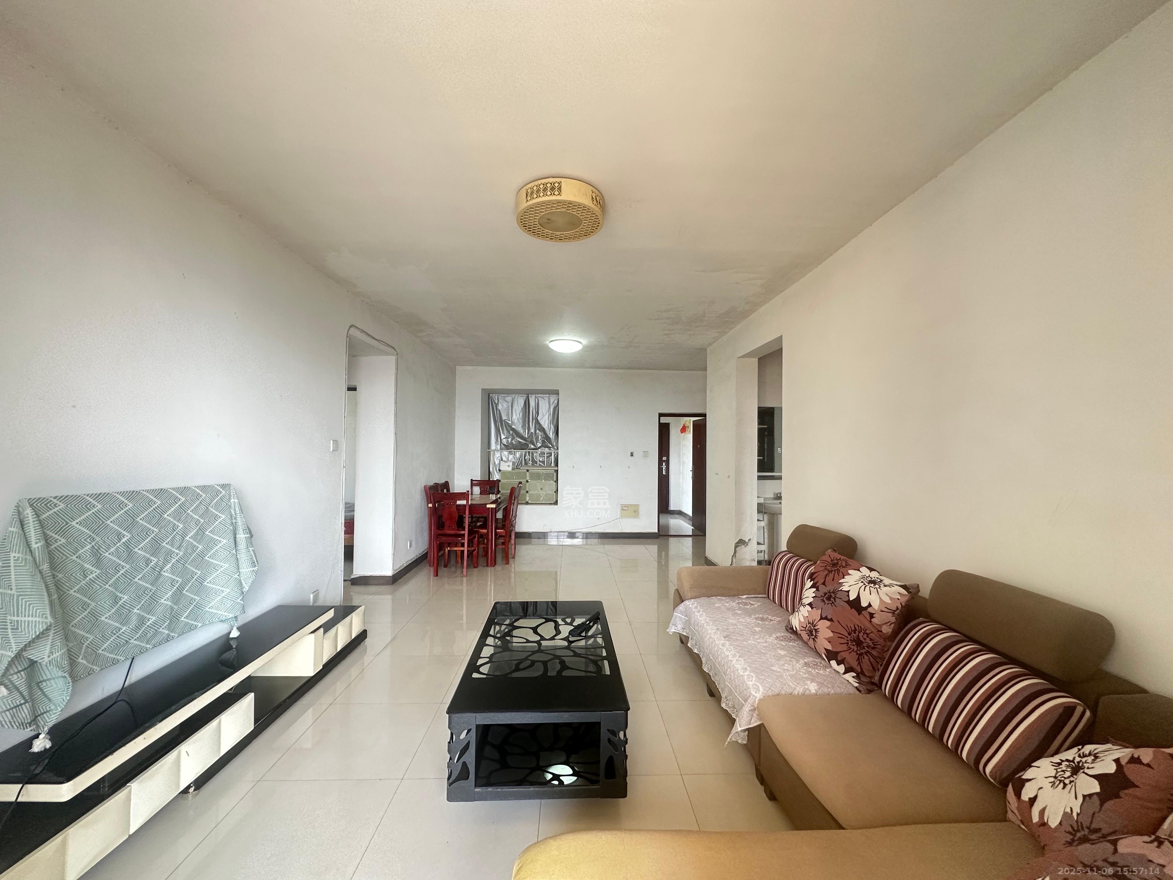 保利麓谷林语F区  3室2厅1卫    2200.0元/月室内图