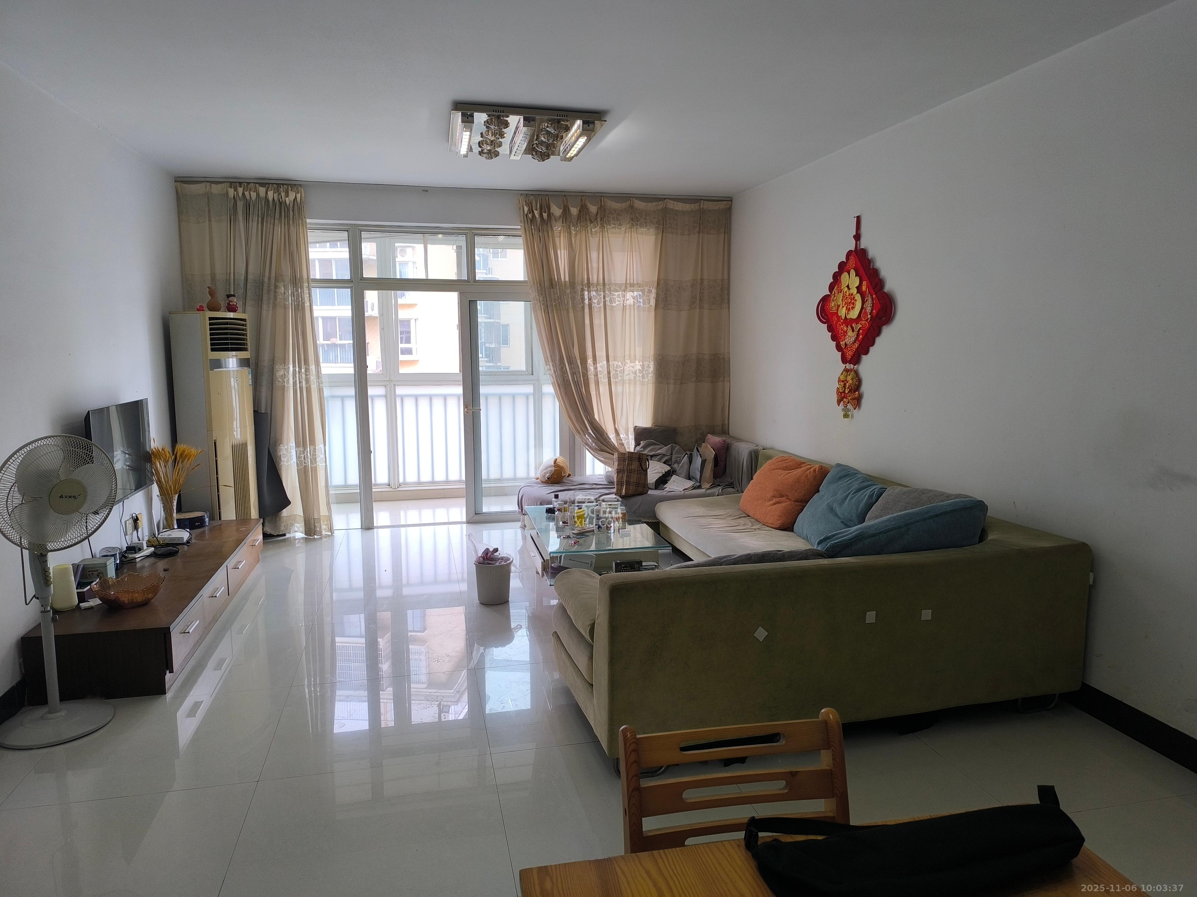 金碧文华  3室2厅1卫    2400.0元/月