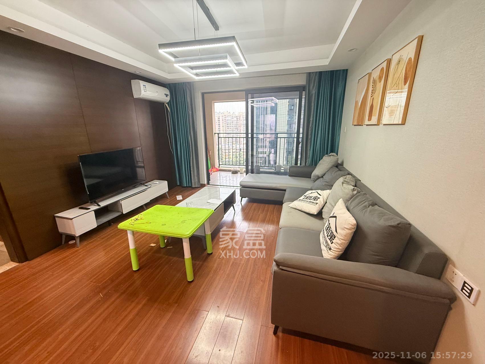 荣泰广场  3室2厅2卫    2600.0元/月室内图