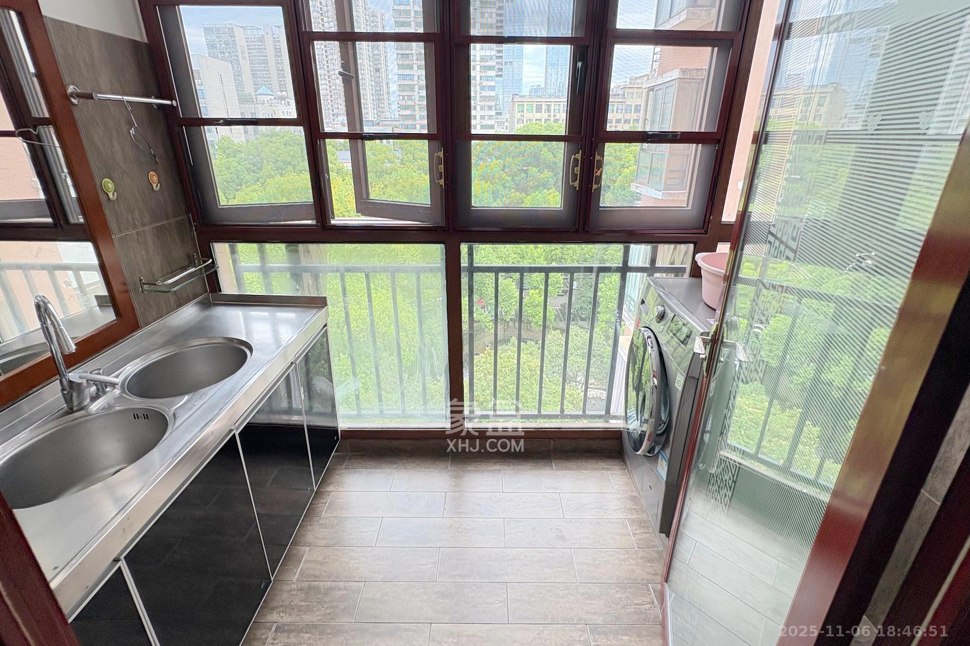 向阳门第  4室2厅2卫    198.0万阳台