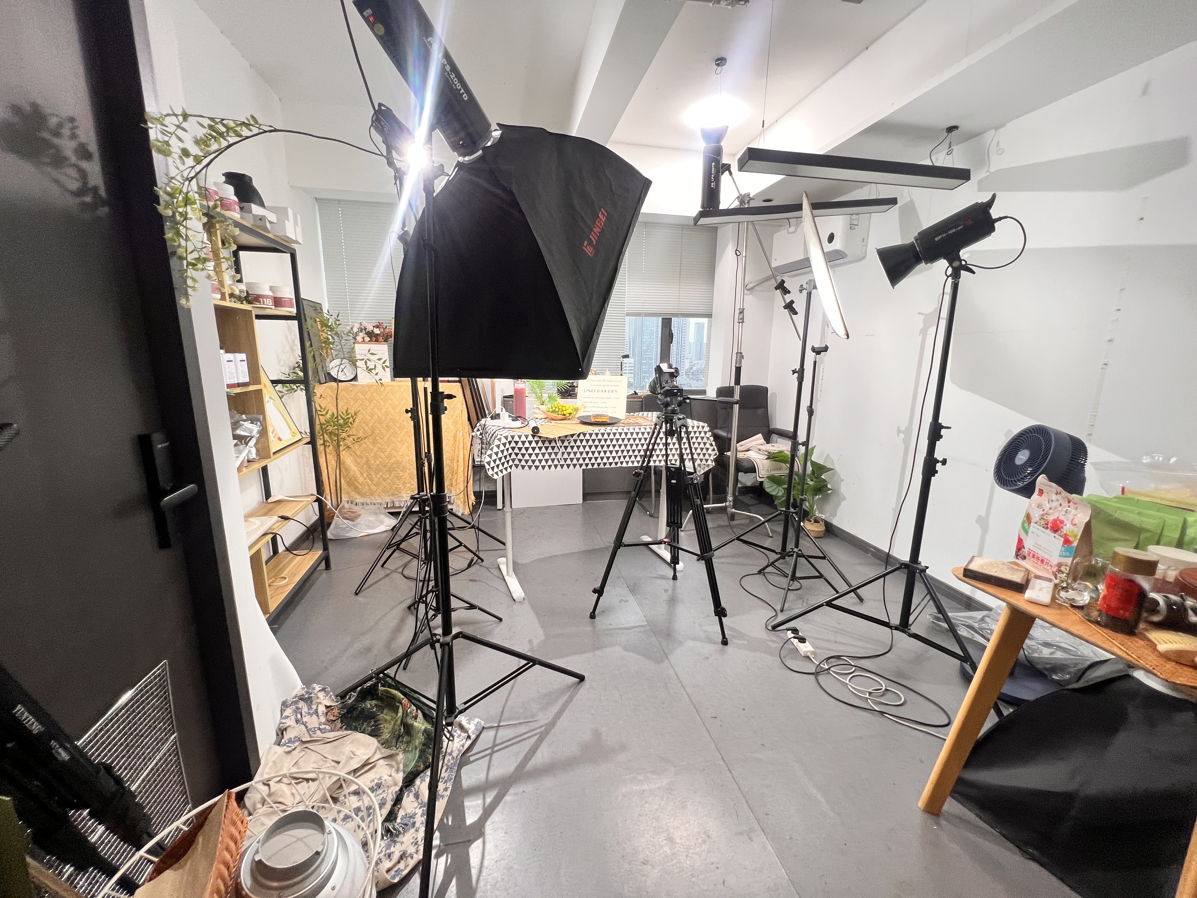 长房中庭国际（东郡华蓉广场）  5室2厅1卫    10800.0元/月户型图