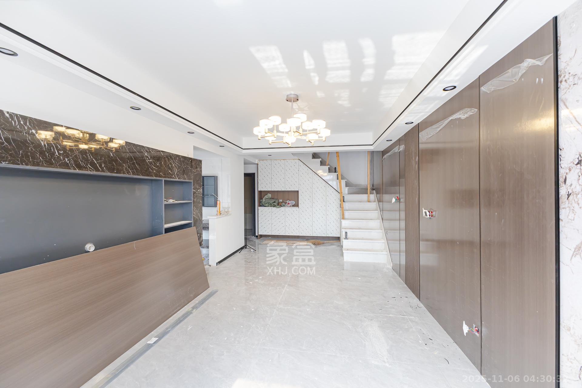 勤诚达境界城  4室2厅2卫    89.8万客厅