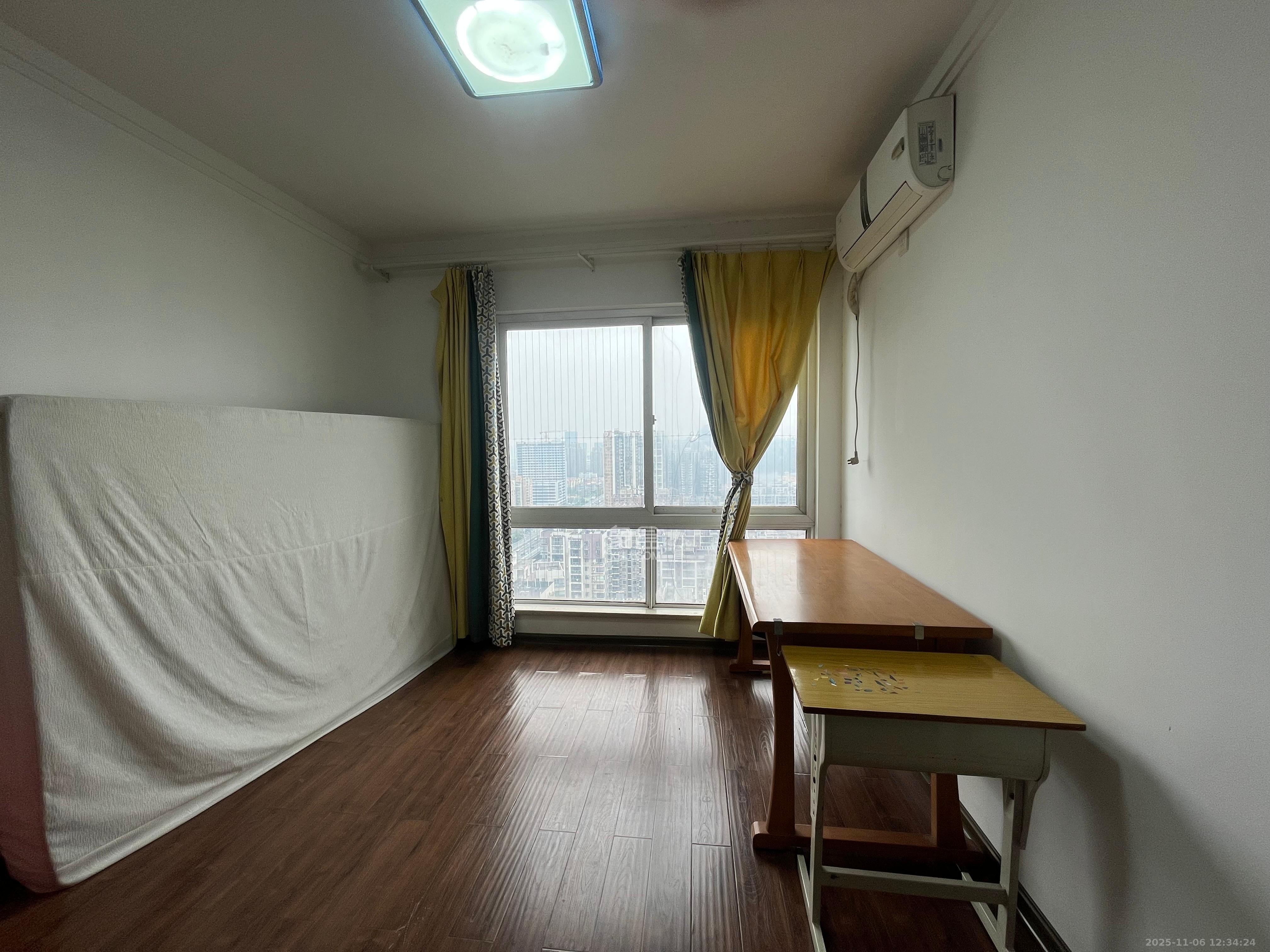 银港水晶城  3室2厅1卫    2600.0元/月室内图