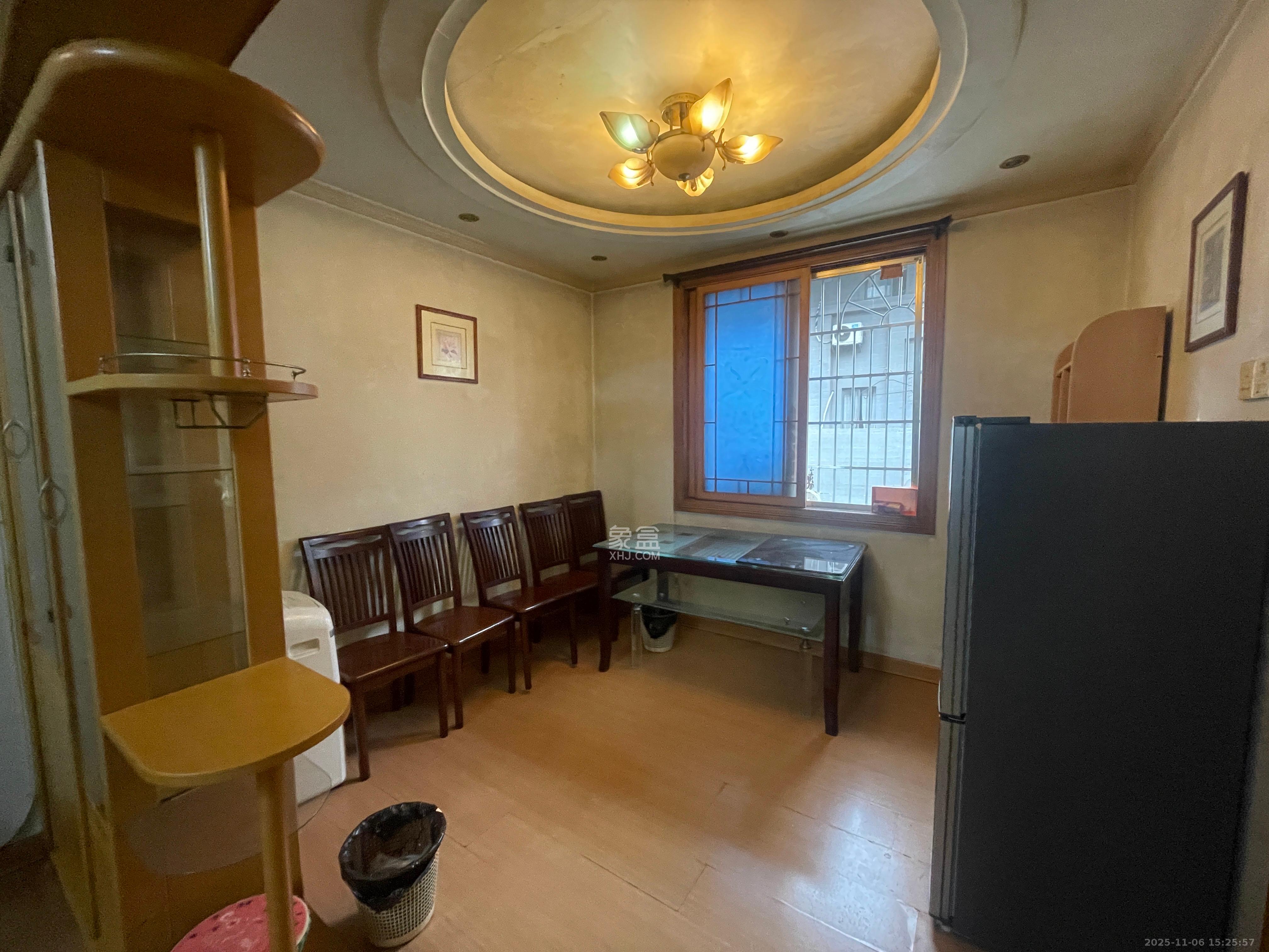 百纺大院宿舍 2室2厅1卫 1200.0元/月 百纺大院宿舍 2室2厅1卫 1200.0元/月室内图