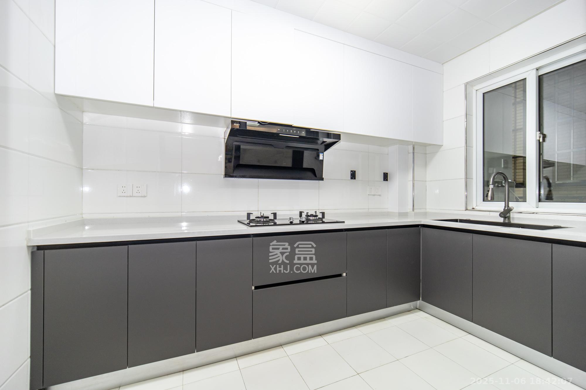 楚天世纪城东苑 3室2厅2卫 79.8万 楚天世纪城东苑 3室2厅2卫 79.8万厨房