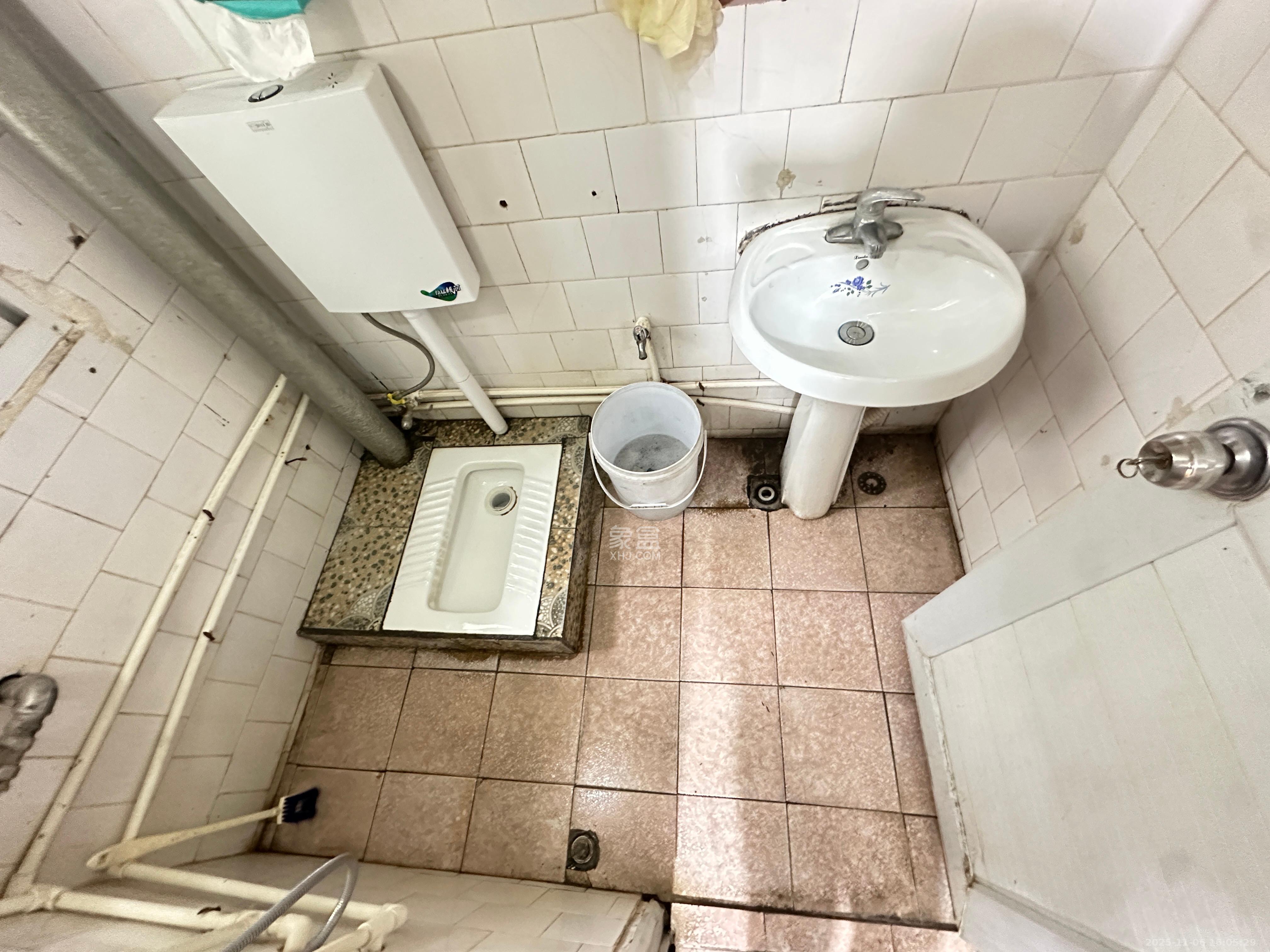 湖南石油化学工业局小区（侯家塘化工厅）  3室2厅1卫    2000.0元/月室内图